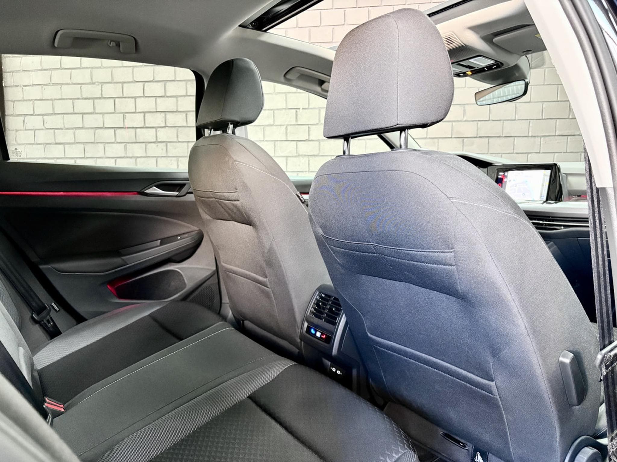 VW Golf Life ACTIVE 2.0 TDI DSG7 150 CV ** Attelage ** Caméra ** (2022) - Photo 20