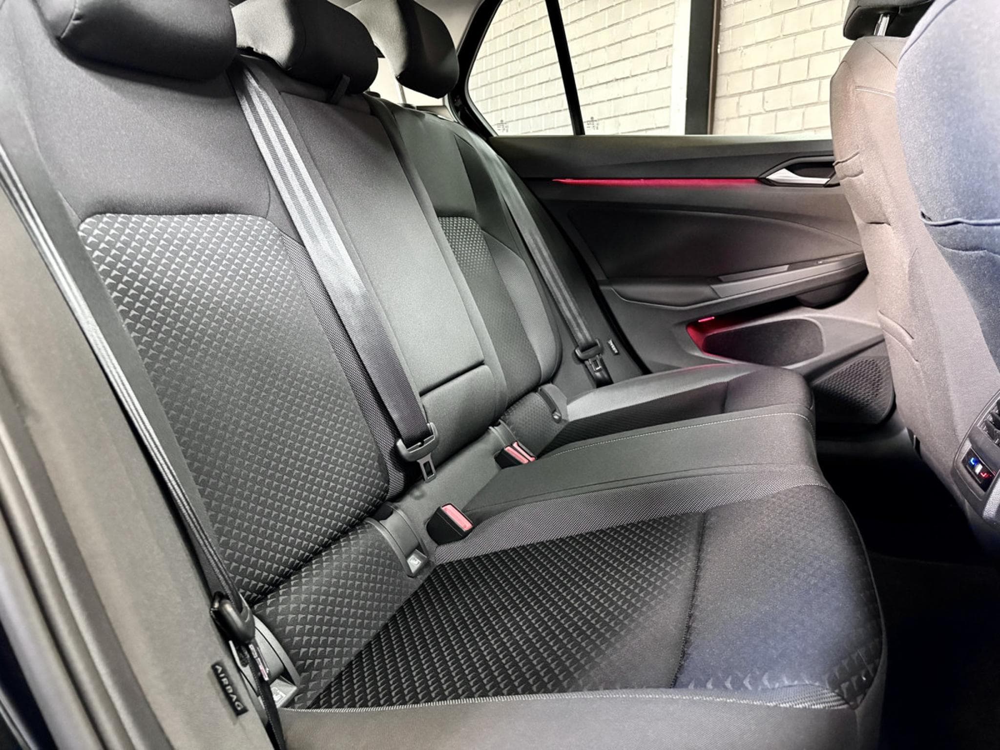 VW Golf Life ACTIVE 2.0 TDI DSG7 150 CV ** Attelage ** Caméra ** (2022) - Photo 21