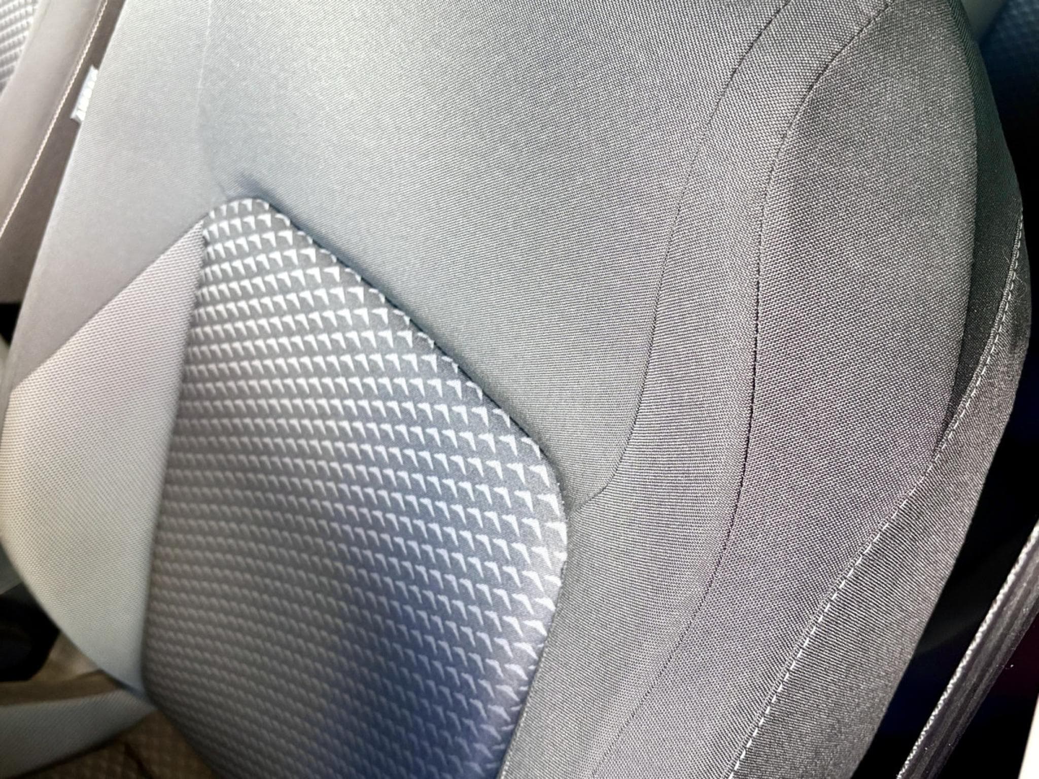 VW Golf Life ACTIVE 2.0 TDI DSG7 150 CV ** Attelage ** Caméra ** (2022) - Photo 8