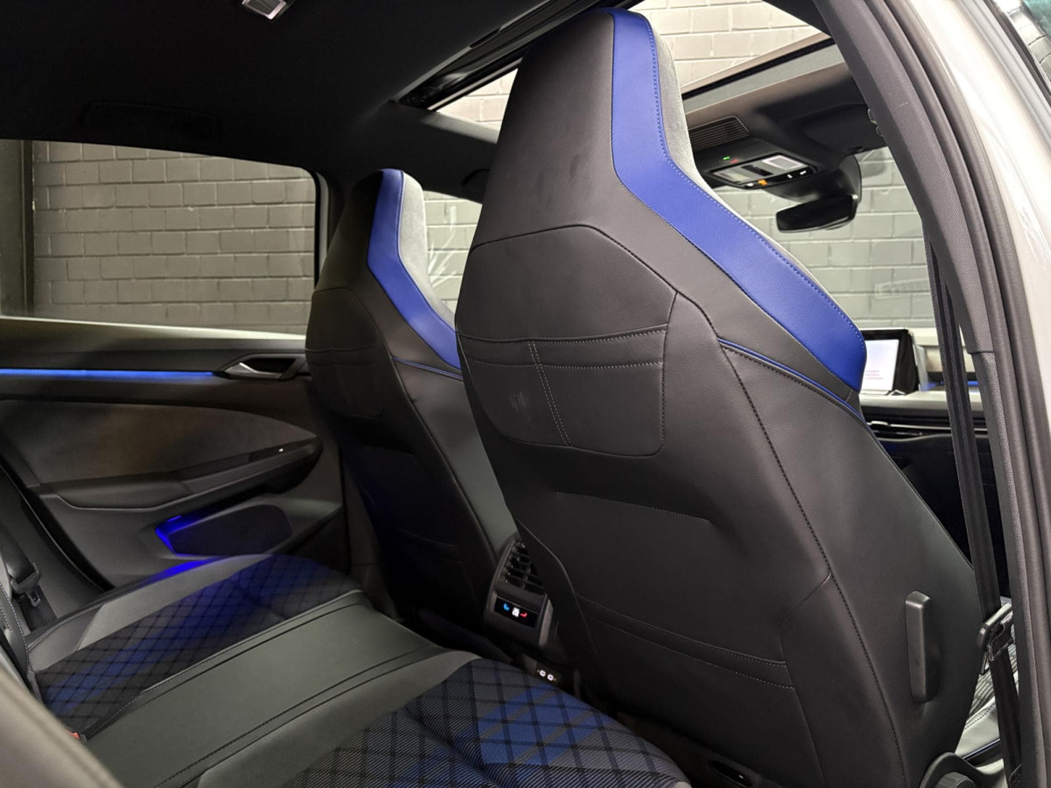 VW Golf R 4Motion 2.0 TSI 320 CV DSG7  *Toit Ouvrant* *Caméra* *ACC* (2023) - Foto 19