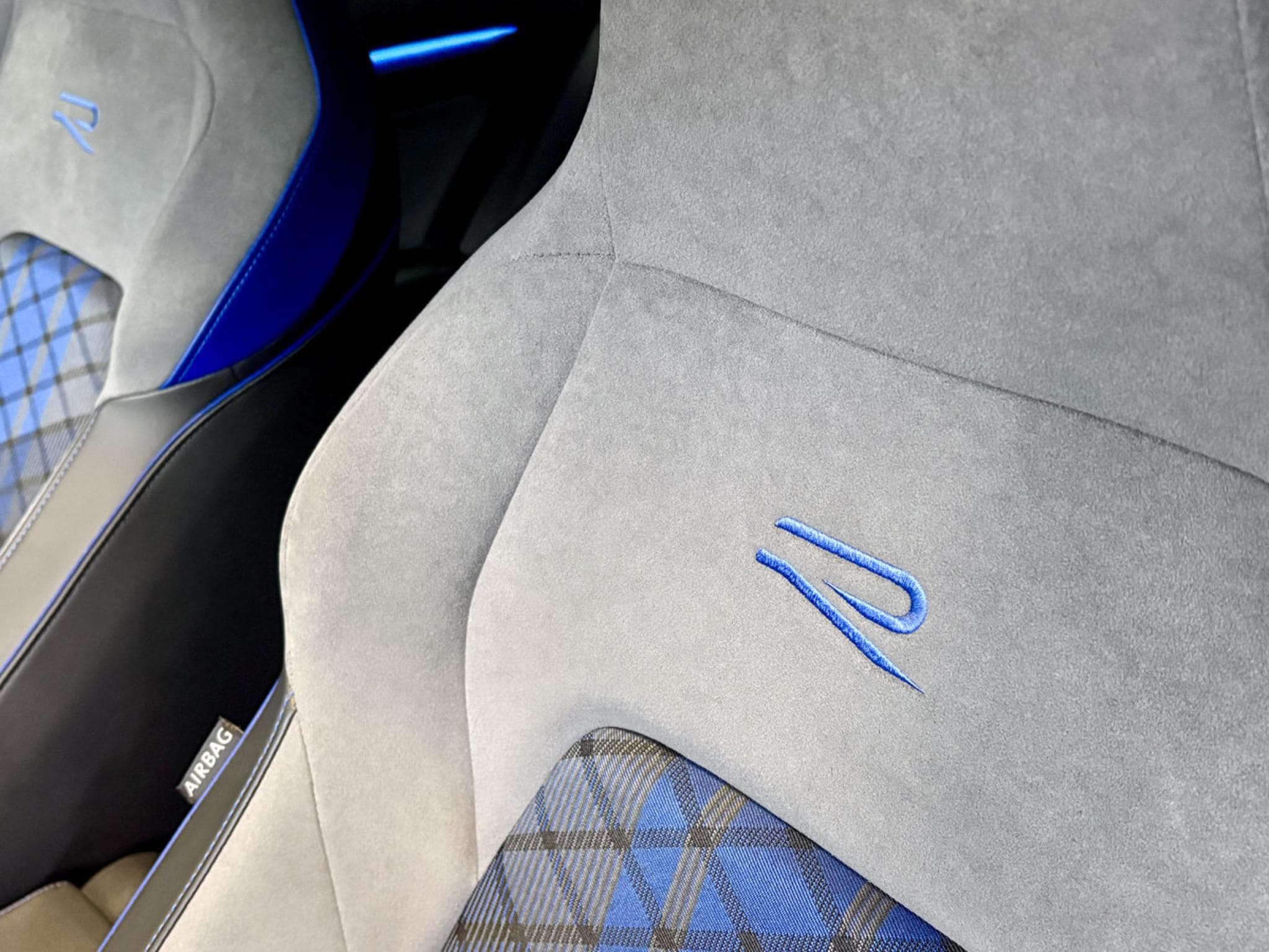 VW Golf R 4Motion 2.0 TSI 320 CV DSG7  *Toit Ouvrant* *Caméra* *ACC* (2023) - Foto 8