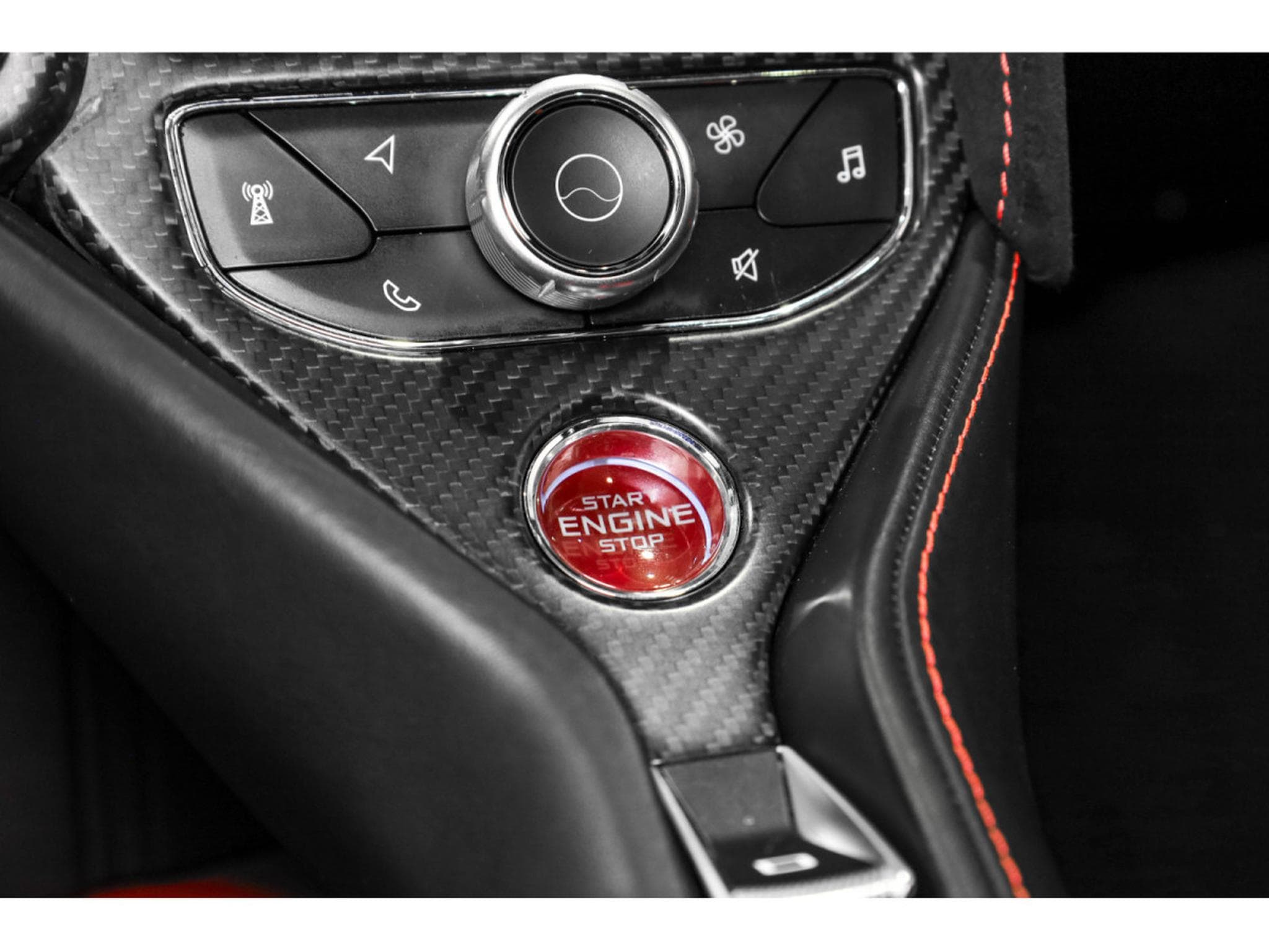 McLaren 720S PERFORMANCE COUPÉ (2017) - Photo 23