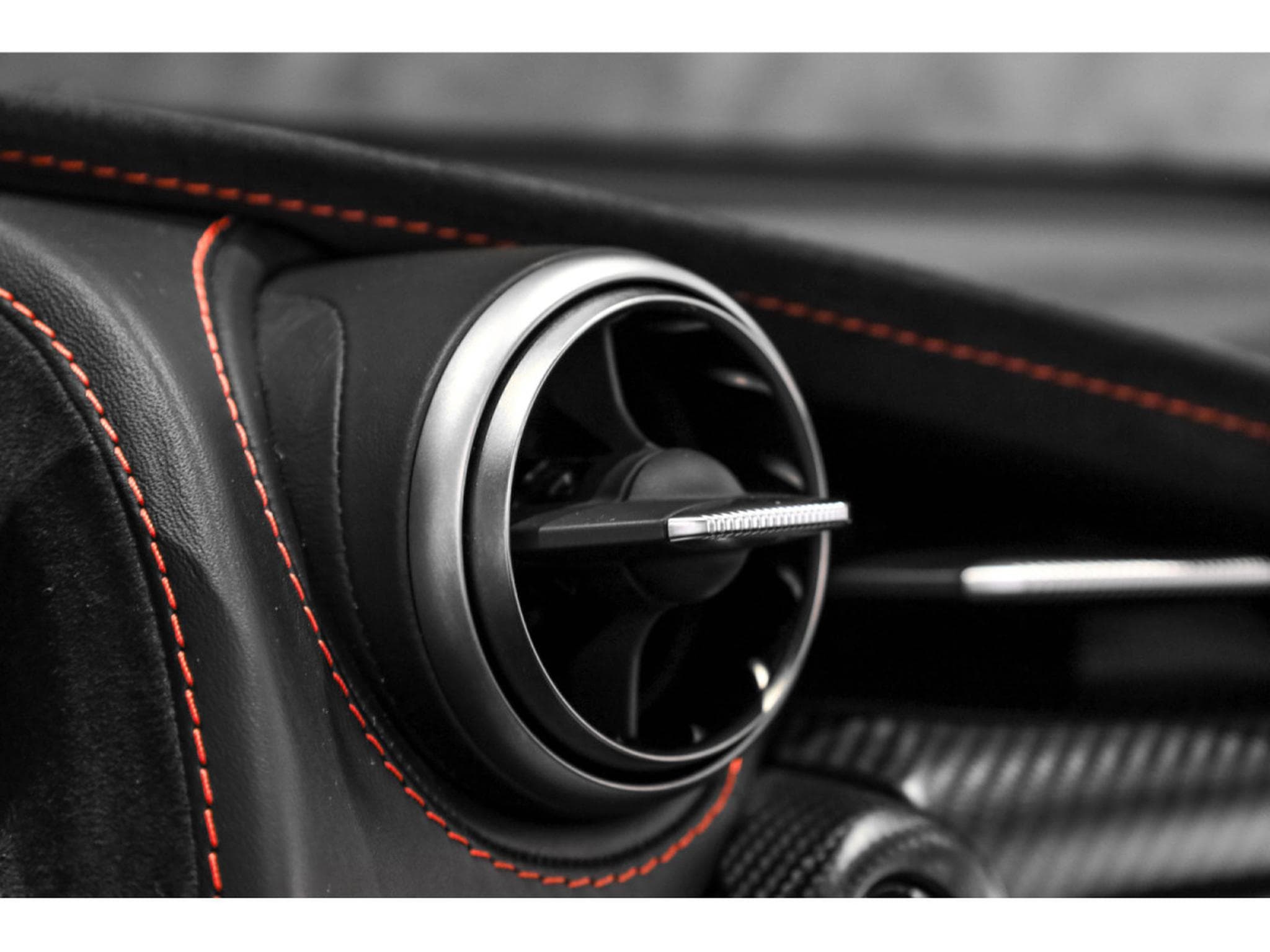 McLaren 720S PERFORMANCE COUPÉ (2017) - Photo 29