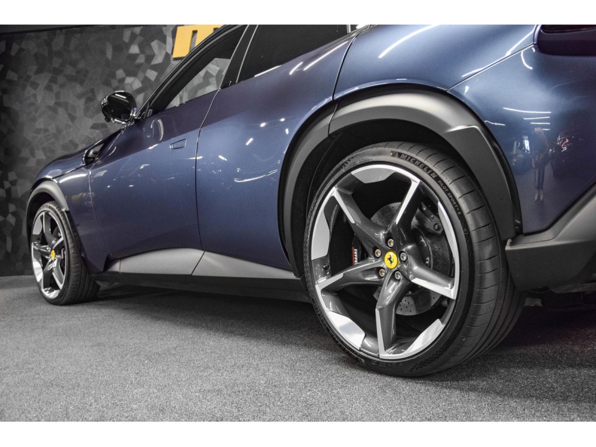 Ferrari Purosangue 6.5 V12 - BLU ROMA (2025) - Foto 19