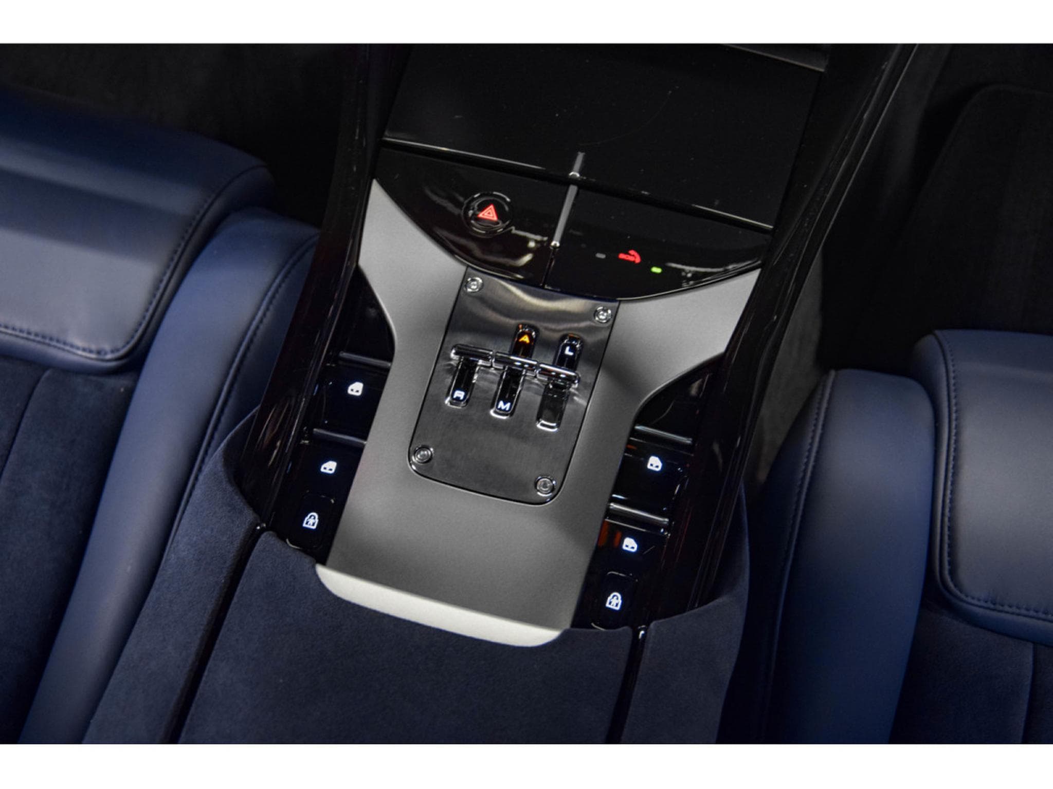 Ferrari Purosangue 6.5 V12 - BLU ROMA (2025) - Foto 27