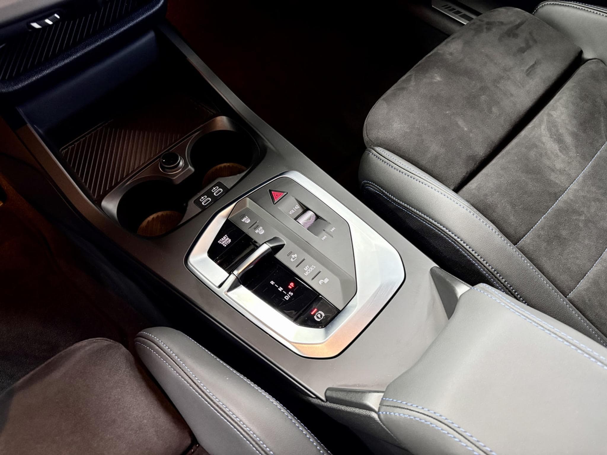 BMW 120 120i M-Sport 170CV  *Sièges Chauffants* Shadow Line * (2025) - Photo 13