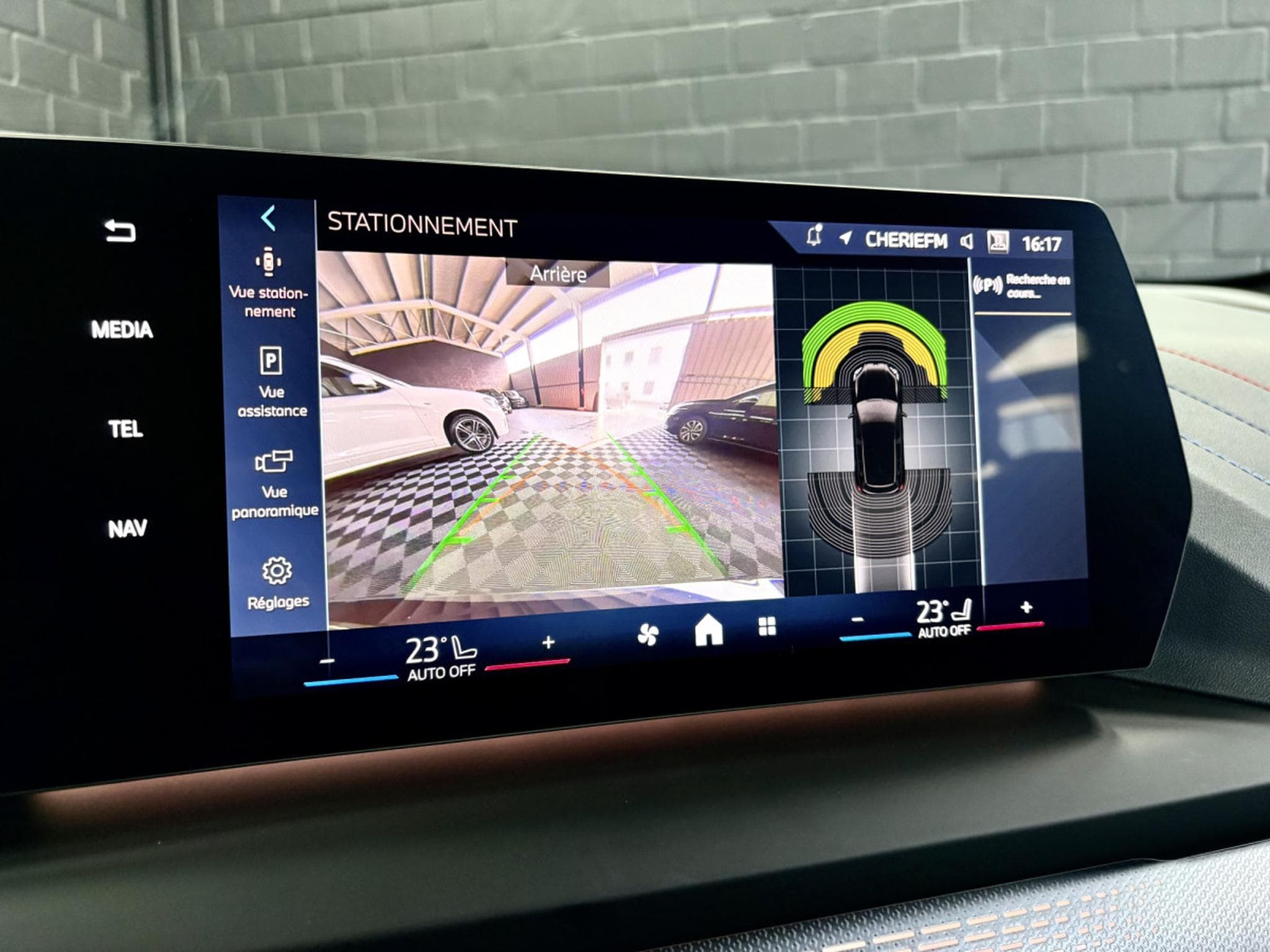 BMW 120 120i M-Sport 170CV  *Sièges Chauffants* Shadow Line * (2025) - Photo 15