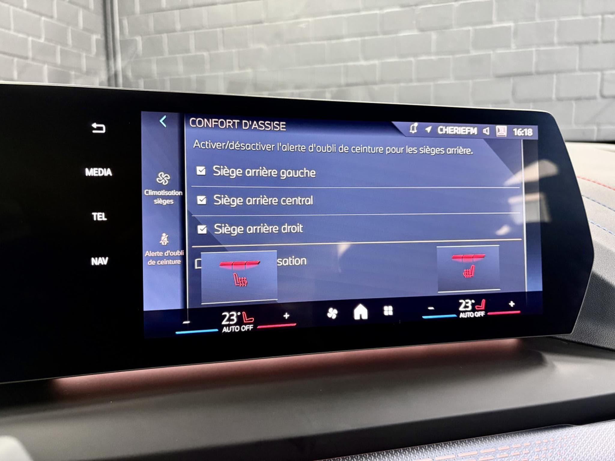 BMW 120 120i M-Sport 170CV  *Sièges Chauffants* Shadow Line * (2025) - Photo 17