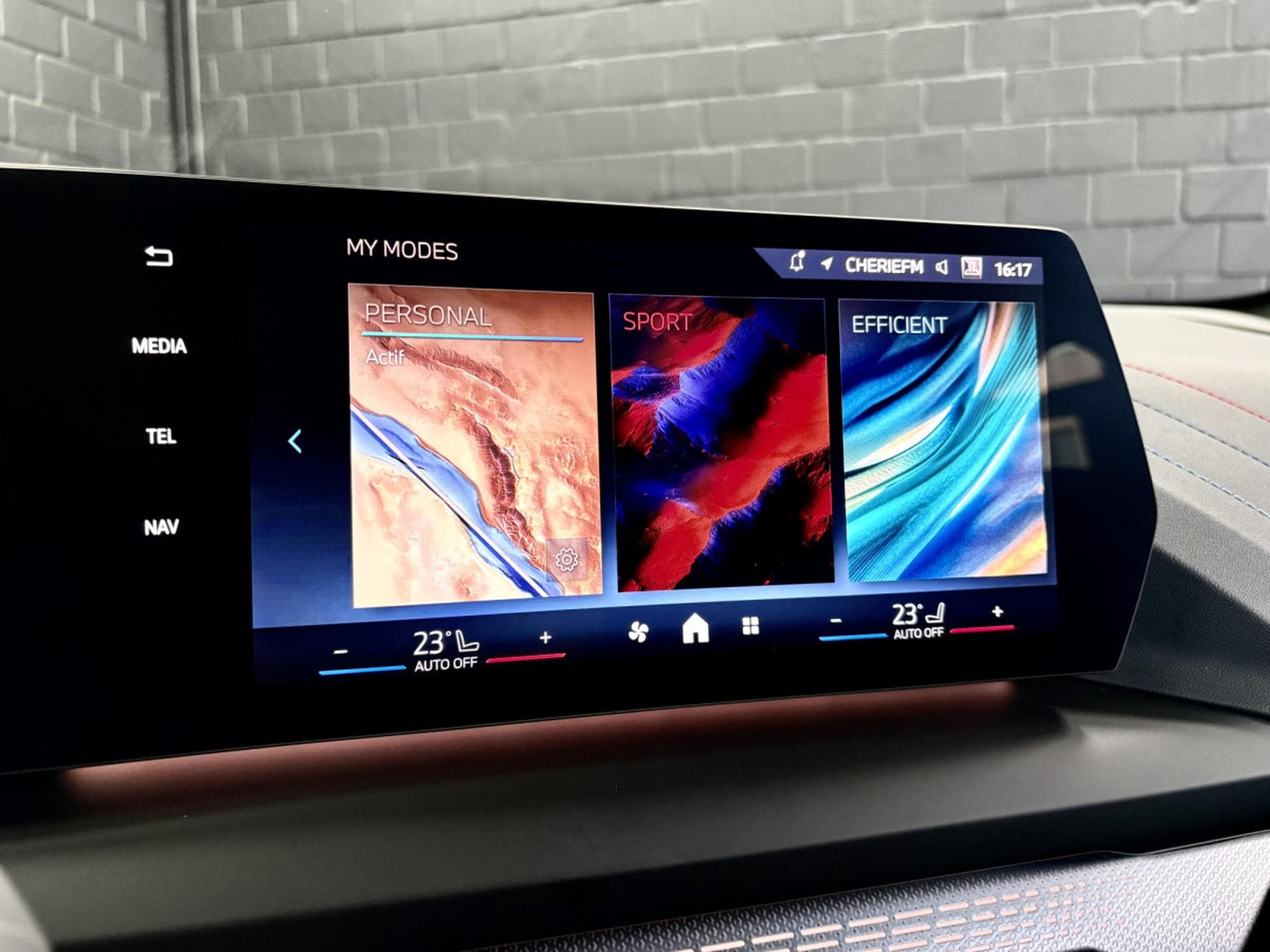 BMW 120 120i M-Sport 170CV  *Sièges Chauffants* Shadow Line * (2025) - Photo 18