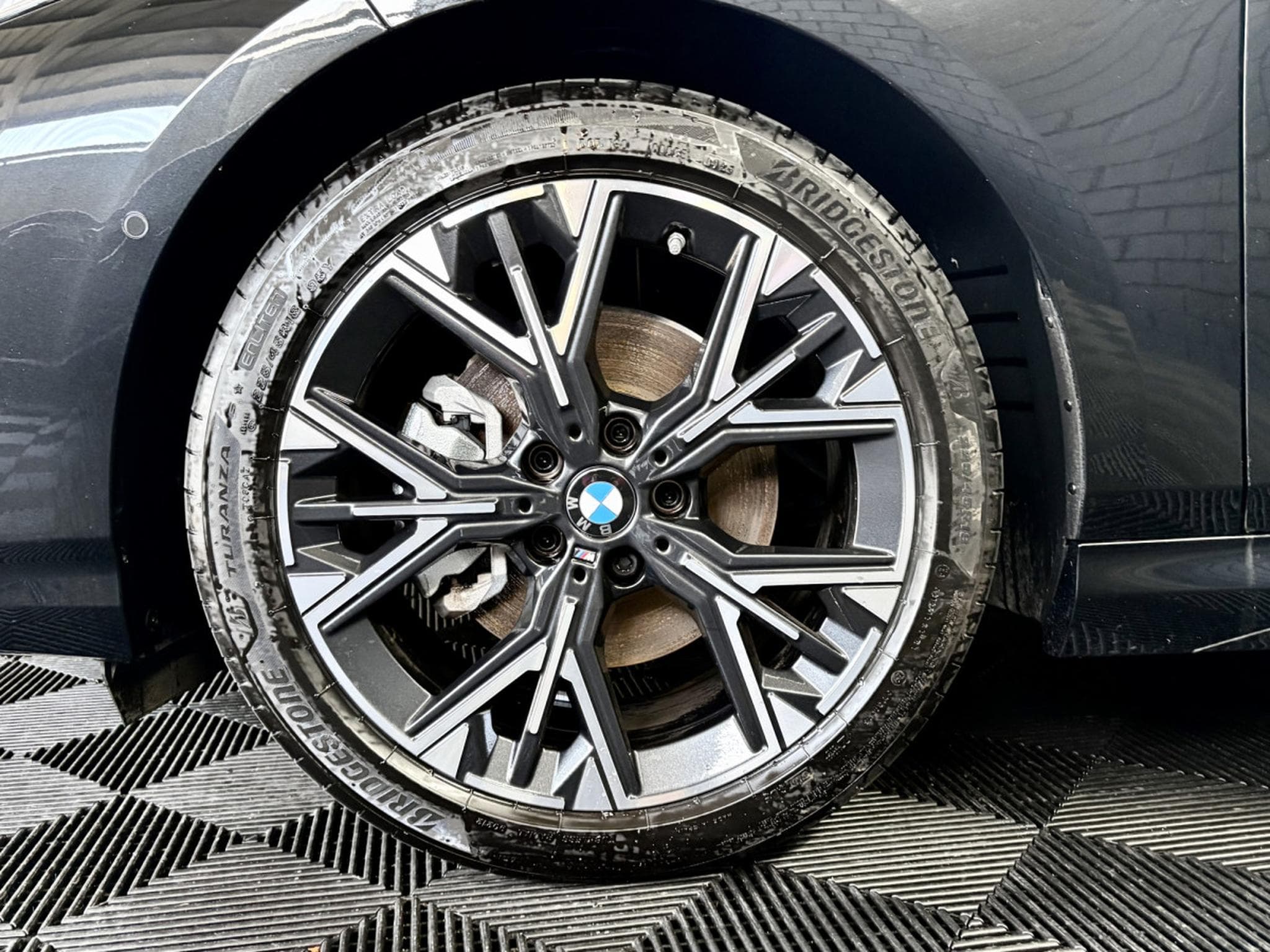 BMW 120 120i M-Sport 170CV  *Sièges Chauffants* Shadow Line * (2025) - Photo 25