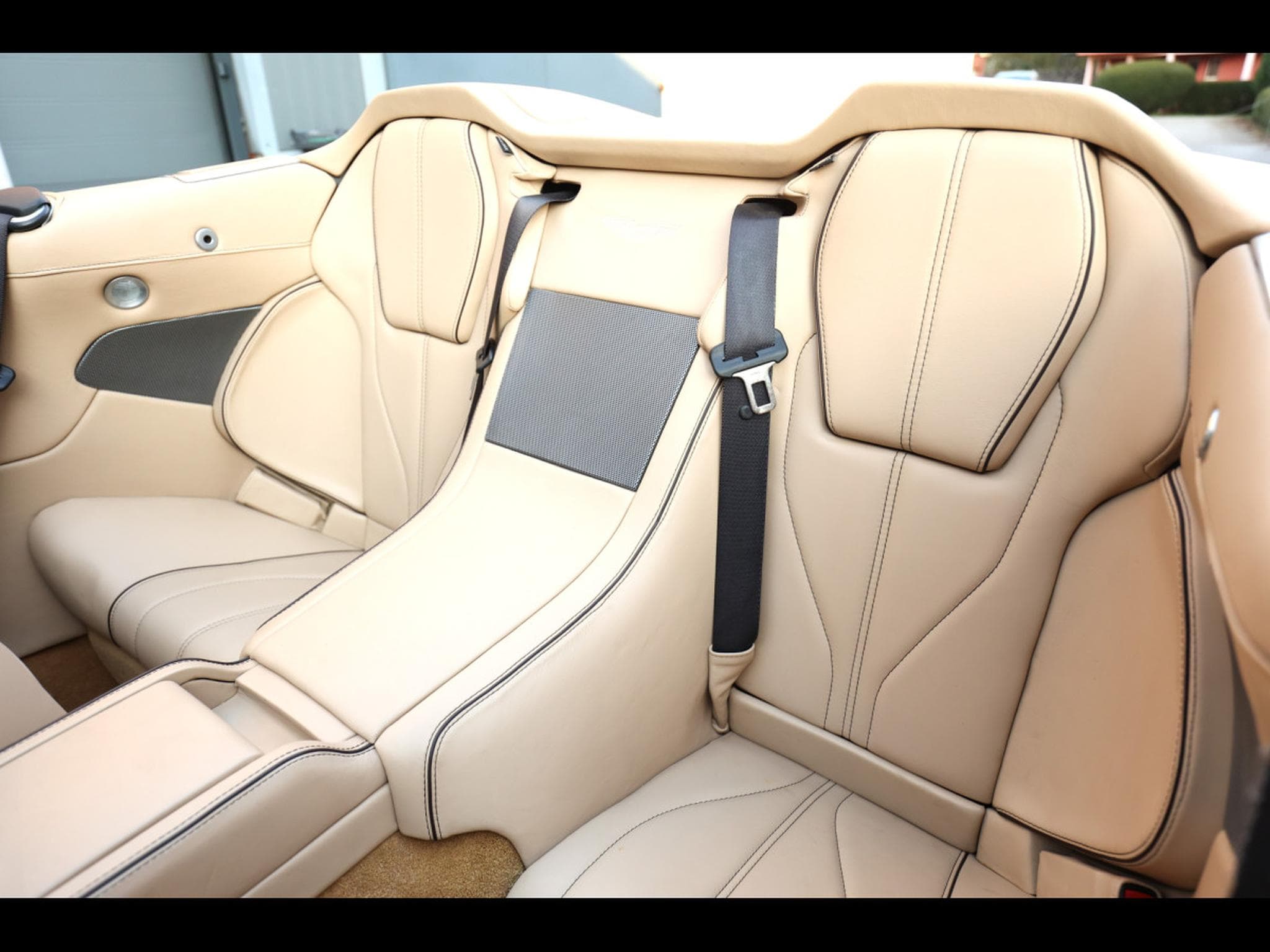 Aston-Martin Virage VOLANTE 6.0 V12 TOUCHTRONIC II – MARRON BLACK (2013) - Photo 17