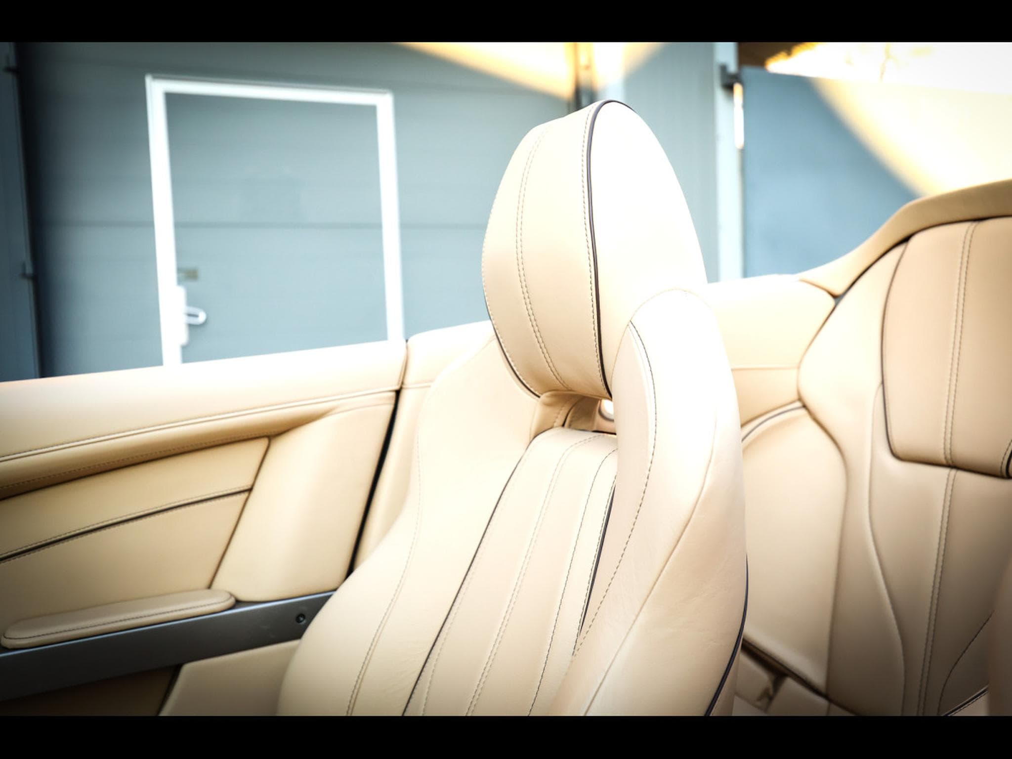 Aston-Martin Virage VOLANTE 6.0 V12 TOUCHTRONIC II – MARRON BLACK (2013) - Photo 19