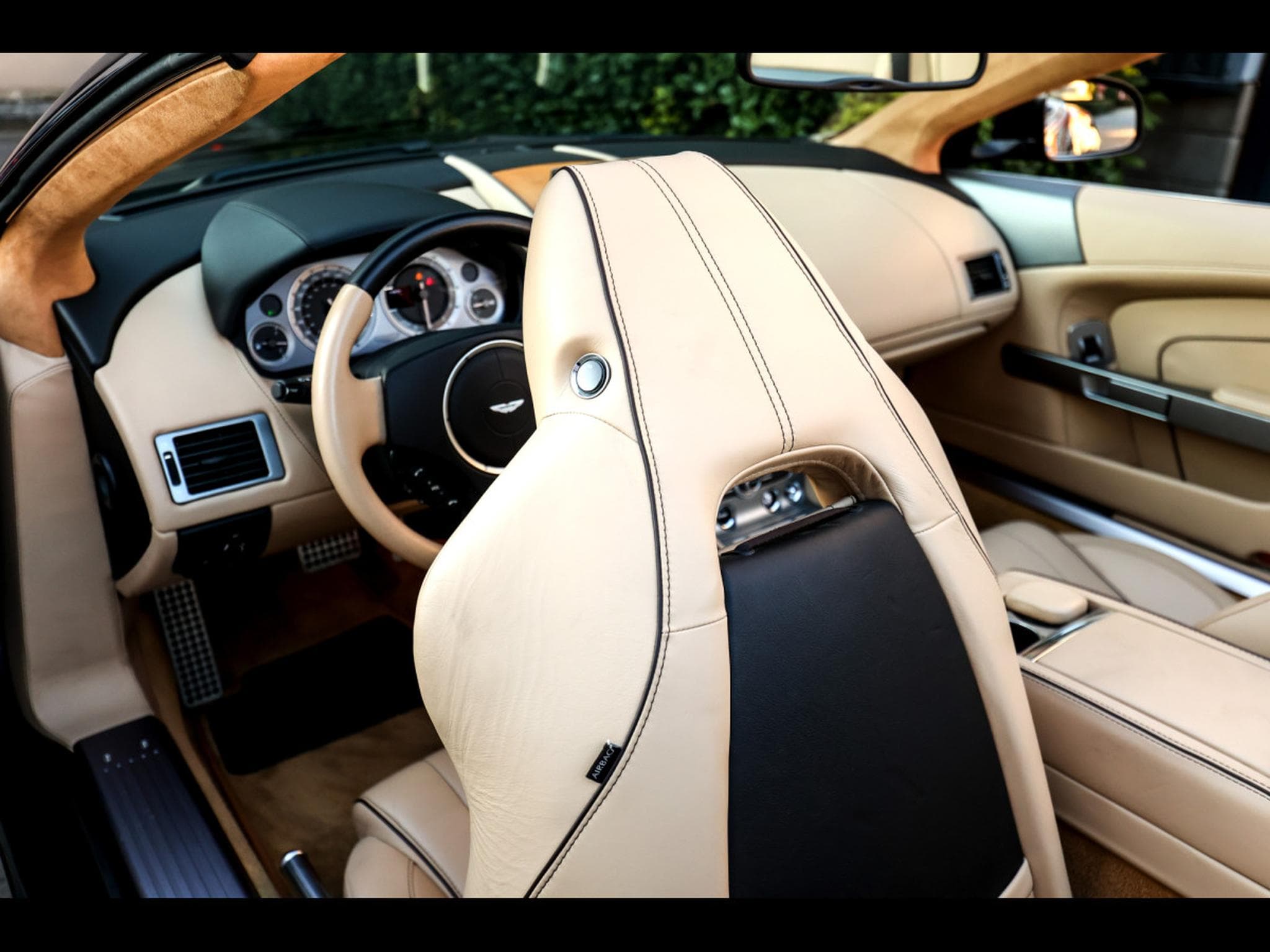 Aston-Martin Virage VOLANTE 6.0 V12 TOUCHTRONIC II – MARRON BLACK (2013) - Photo 20