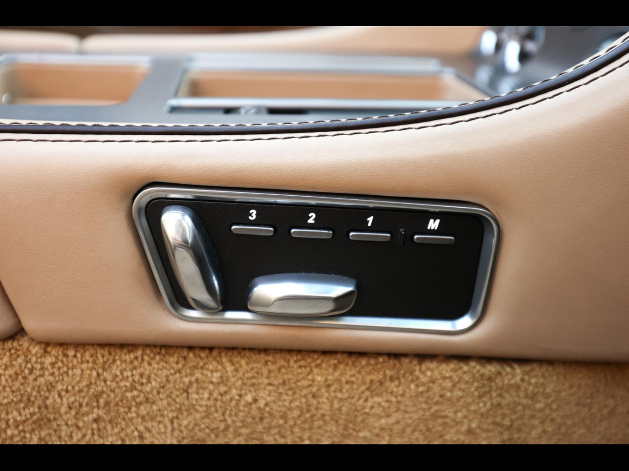 Aston-Martin Virage VOLANTE 6.0 V12 TOUCHTRONIC II – MARRON BLACK (2013) - Photo 21