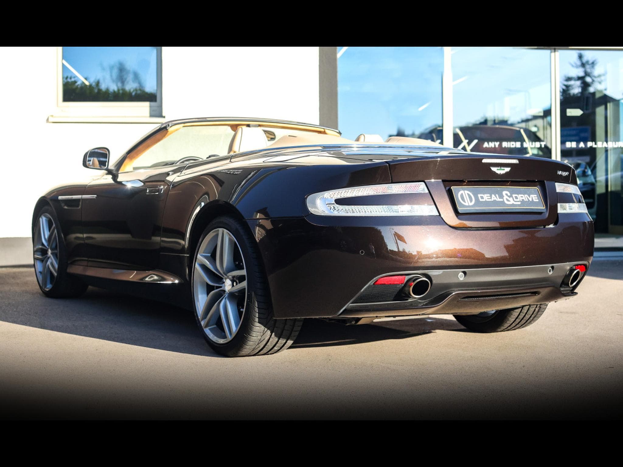 Aston-Martin Virage VOLANTE 6.0 V12 TOUCHTRONIC II – MARRON BLACK (2013) - Photo 3