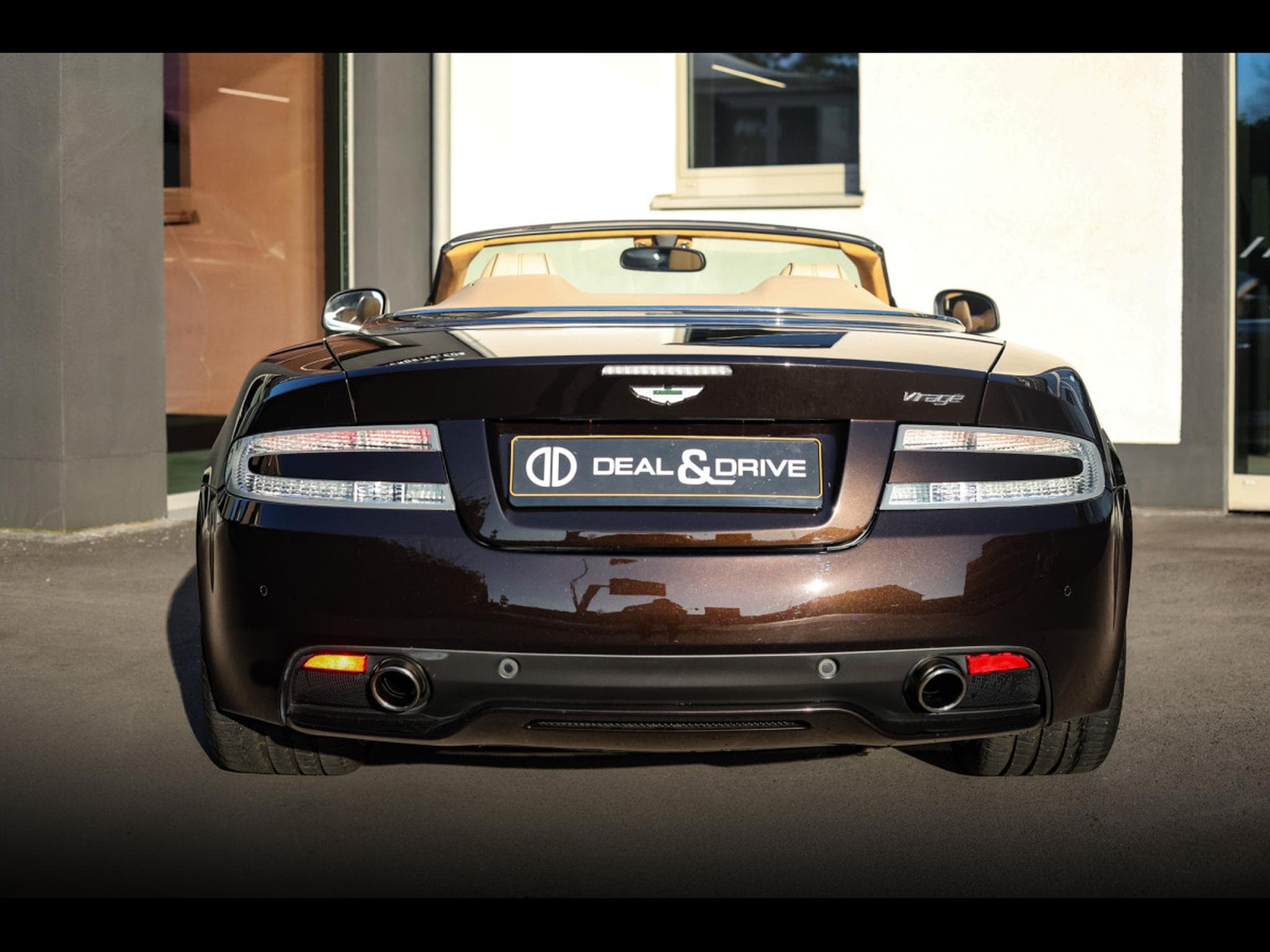 Aston-Martin Virage VOLANTE 6.0 V12 TOUCHTRONIC II – MARRON BLACK (2013) - Photo 4