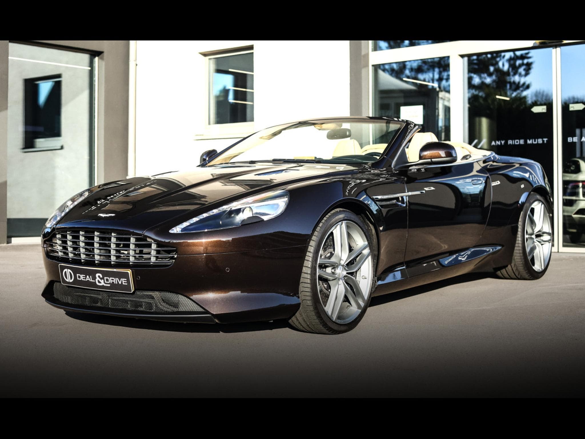 Aston-Martin Virage VOLANTE 6.0 V12 TOUCHTRONIC II – MARRON BLACK (2013) - Photo 6
