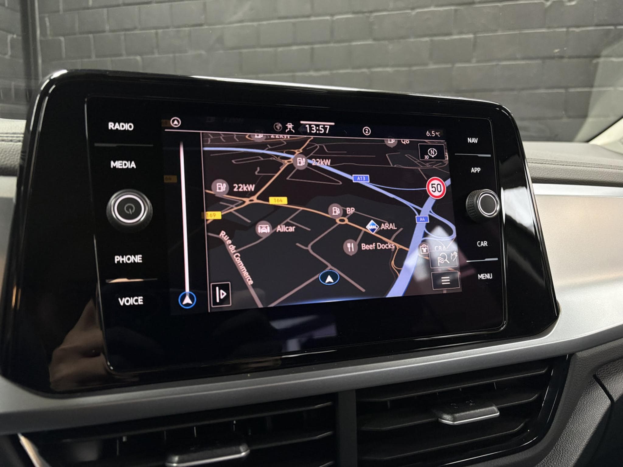 VW T-Roc Life 150 CV TSI DSG7 ** Attelage ** Pneus 4 Saisons** (2024) - Foto 17