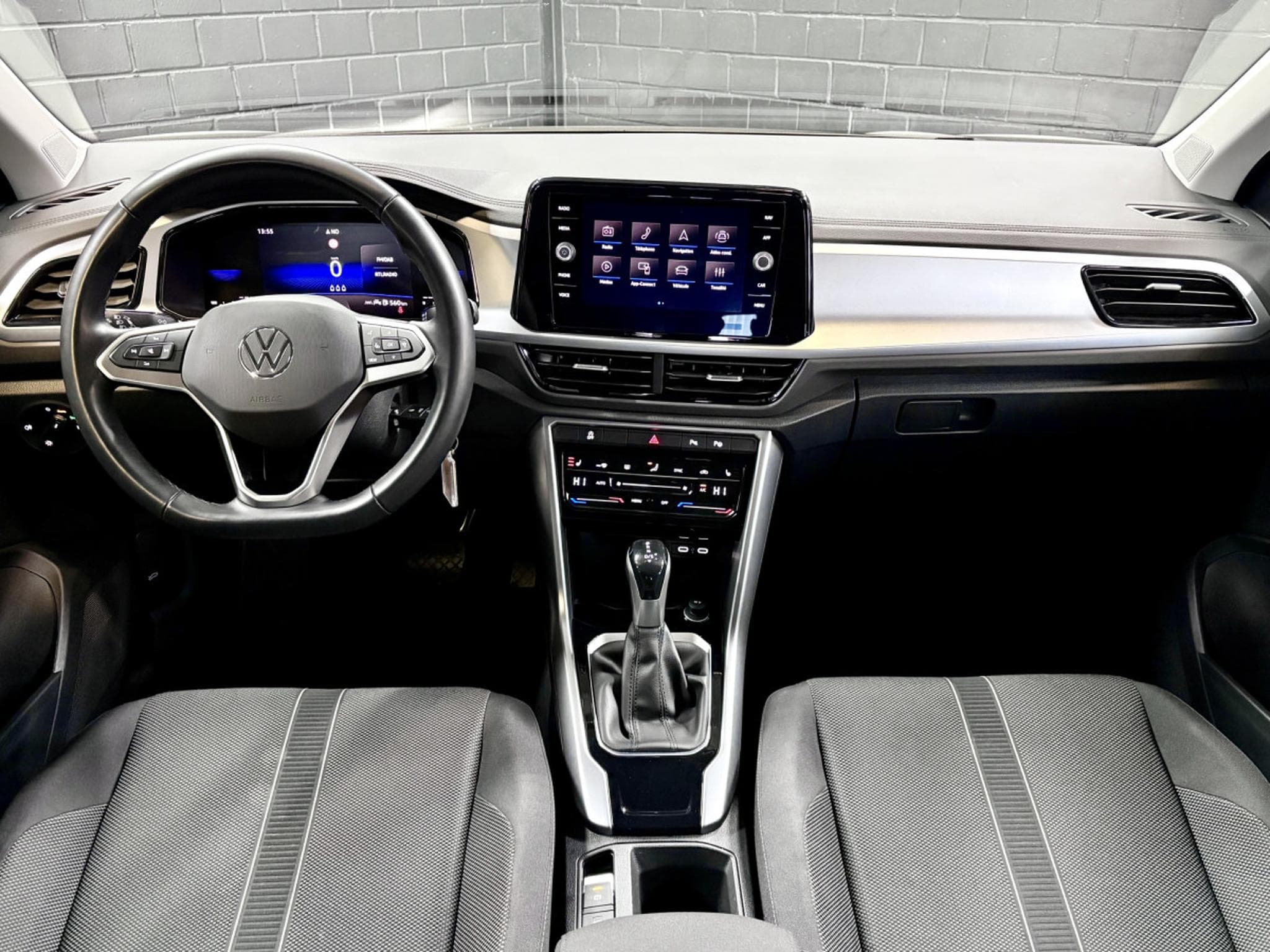 VW T-Roc Life 150 CV TSI DSG7 ** Attelage ** Pneus 4 Saisons** (2024) - Foto 8