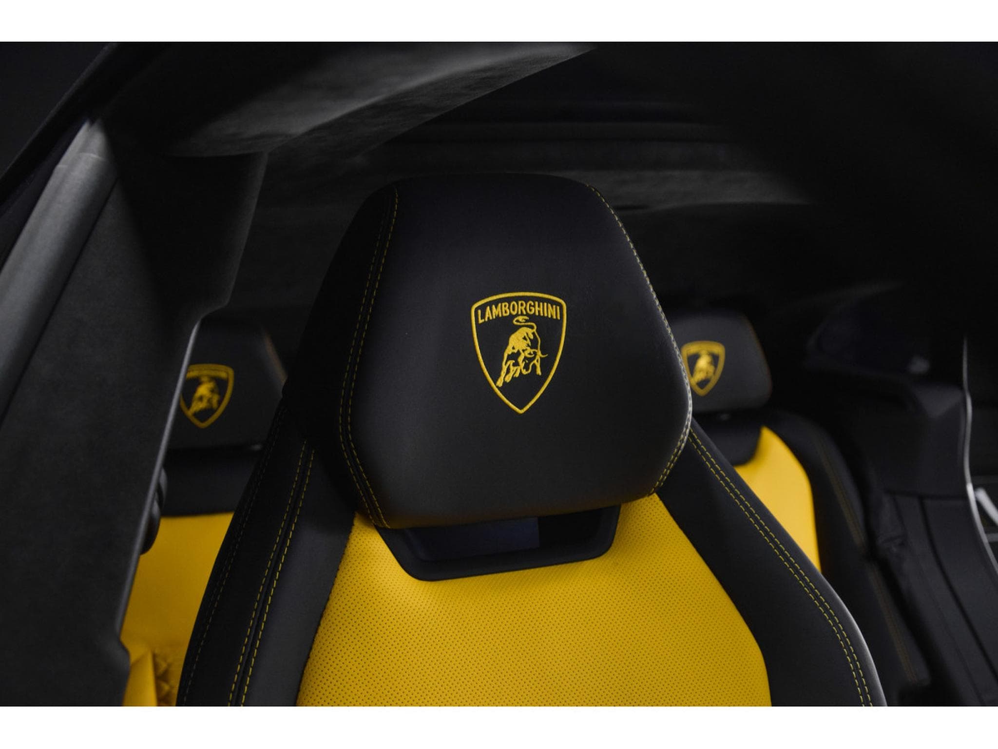 Lamborghini Urus V8 - GRIGIO KERES / GIALLO (2022) - Foto 17