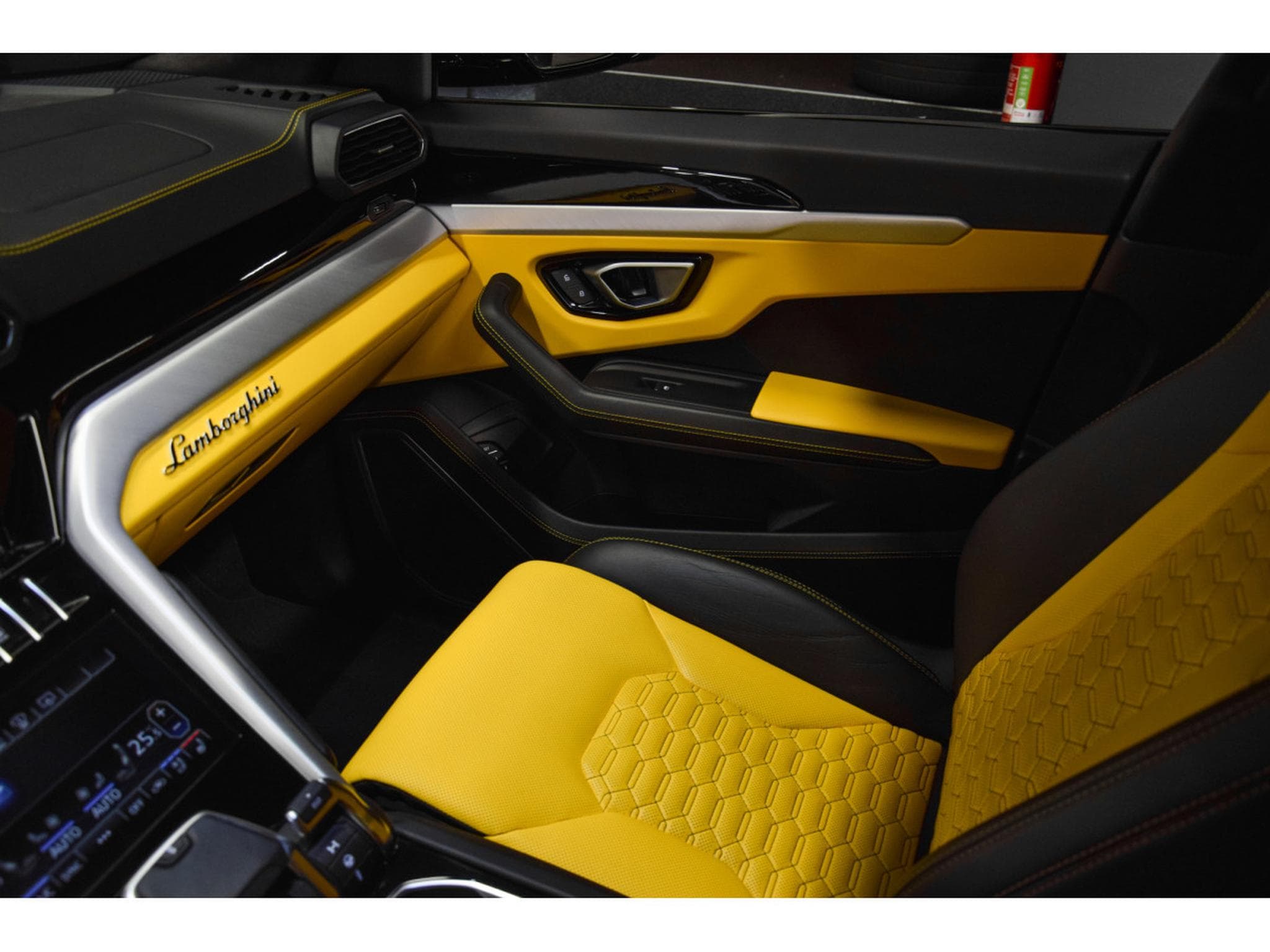 Lamborghini Urus V8 - GRIGIO KERES / GIALLO (2022) - Foto 30