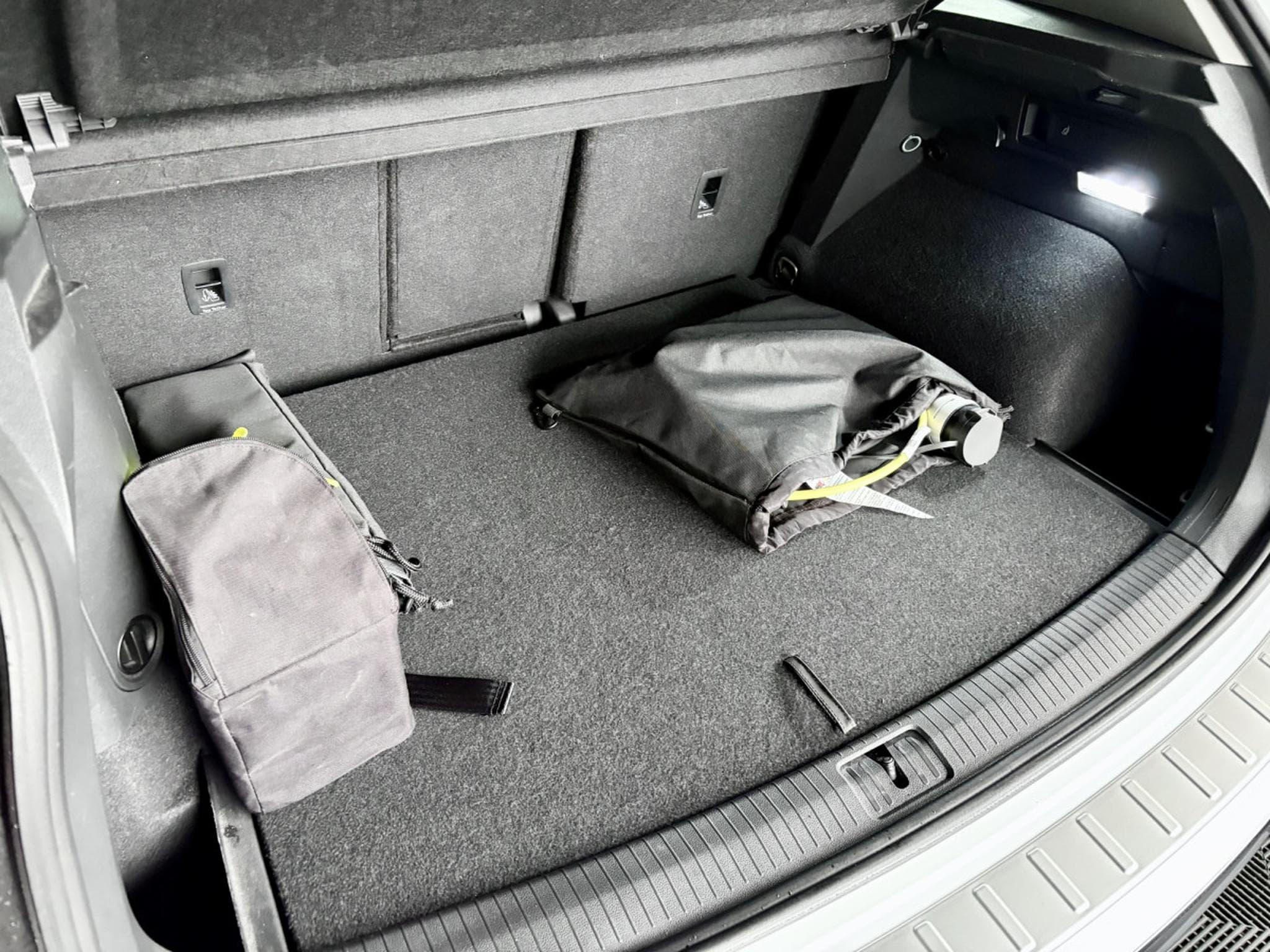 VW Tiguan Life ACTIVE 1.4 eHybrid TSI 245CV DSG6 *Attelage* *Caméra* (2022) - Foto 22