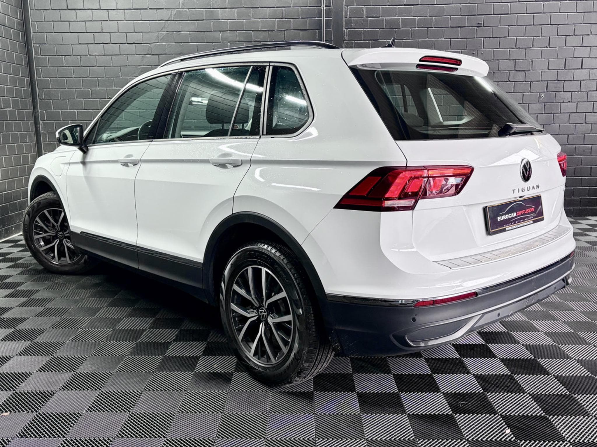 VW Tiguan Life ACTIVE 1.4 eHybrid TSI 245CV DSG6 *Attelage* *Caméra* (2022) - Foto 4