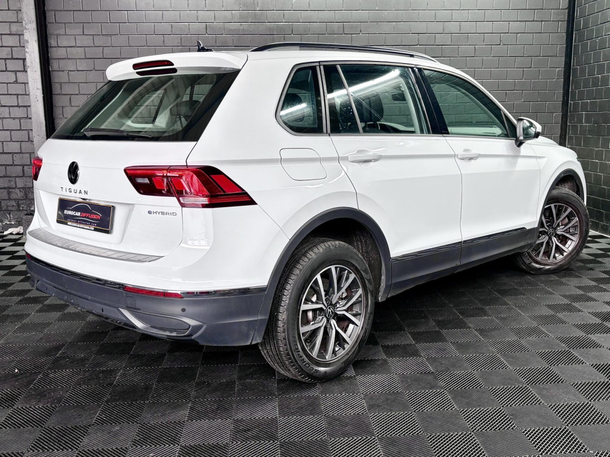 VW Tiguan Life ACTIVE 1.4 eHybrid TSI 245CV DSG6 *Attelage* *Caméra* (2022) - Foto 6