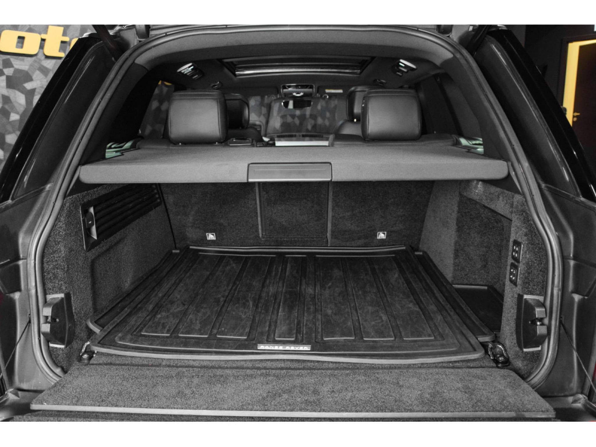 Land-Rover Range Rover Vogue SD V8 4.4 (2018) - Photo 22