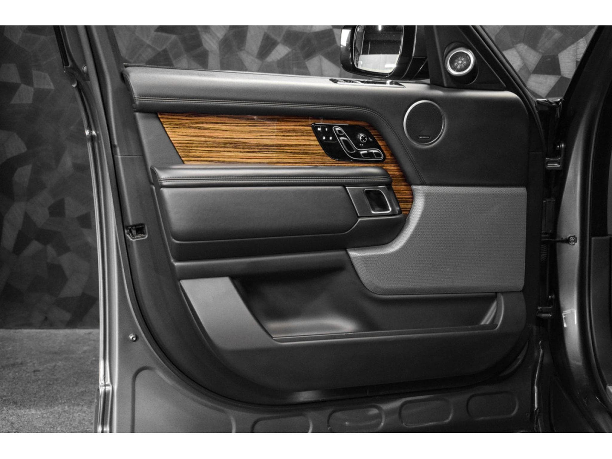 Land-Rover Range Rover Vogue SD V8 4.4 (2018) - Photo 23