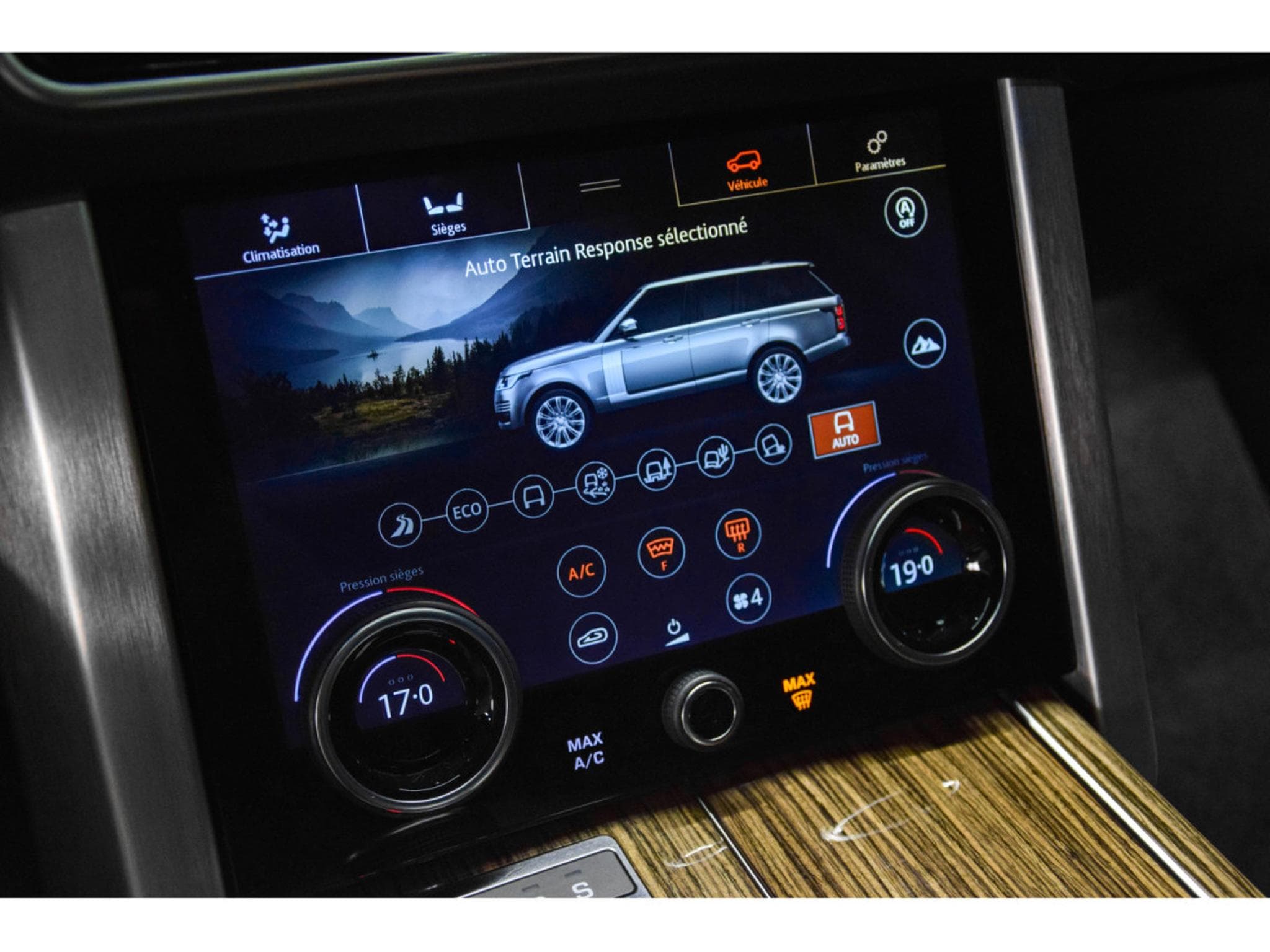 Land-Rover Range Rover Vogue SD V8 4.4 (2018) - Photo 9