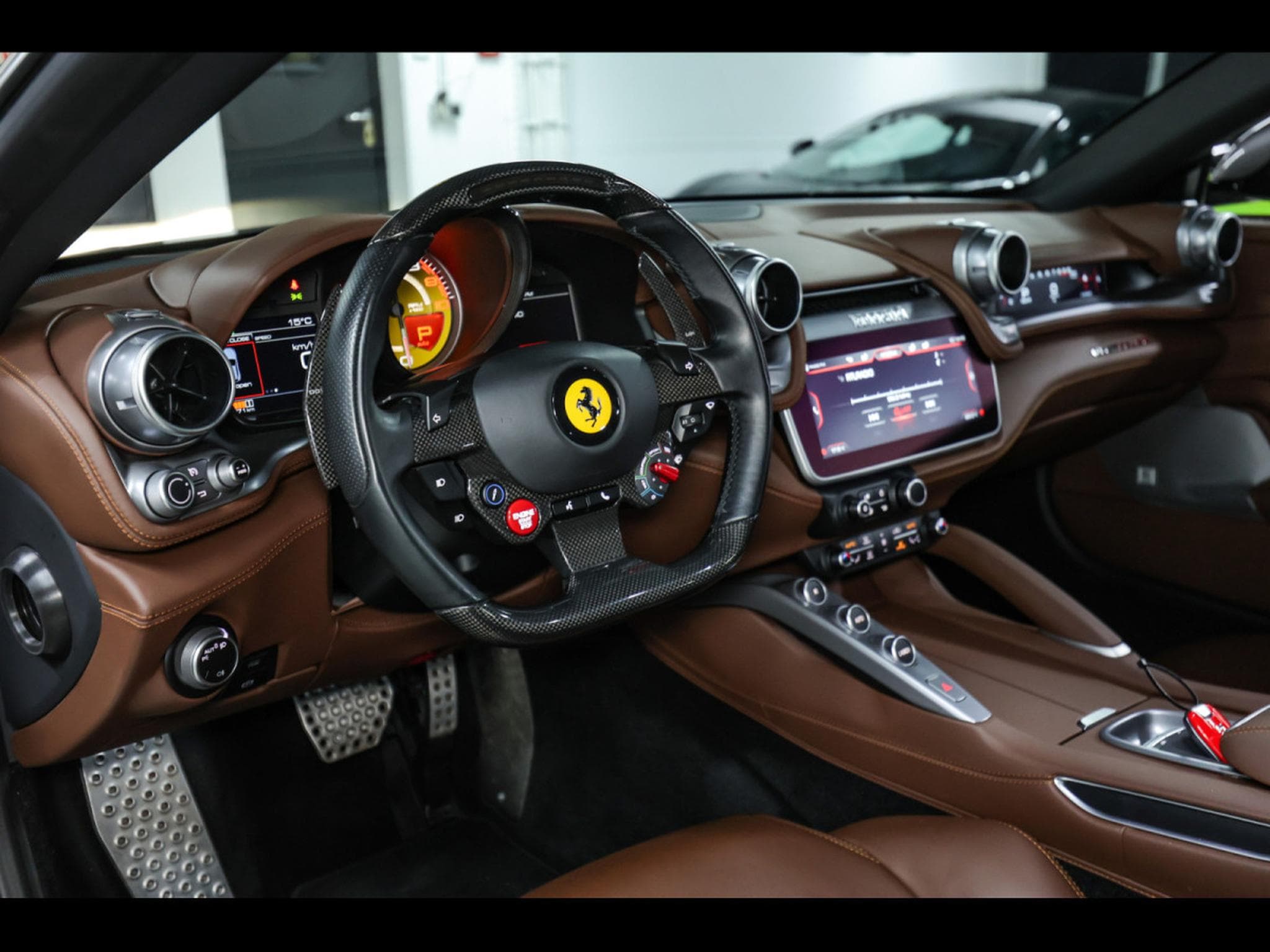 Ferrari GTC4 Lusso 6.3 V12 (690 CH) – GRIGIO FERRO – FERRARI POWER 06/2027 – SE (2018) - Photo 10