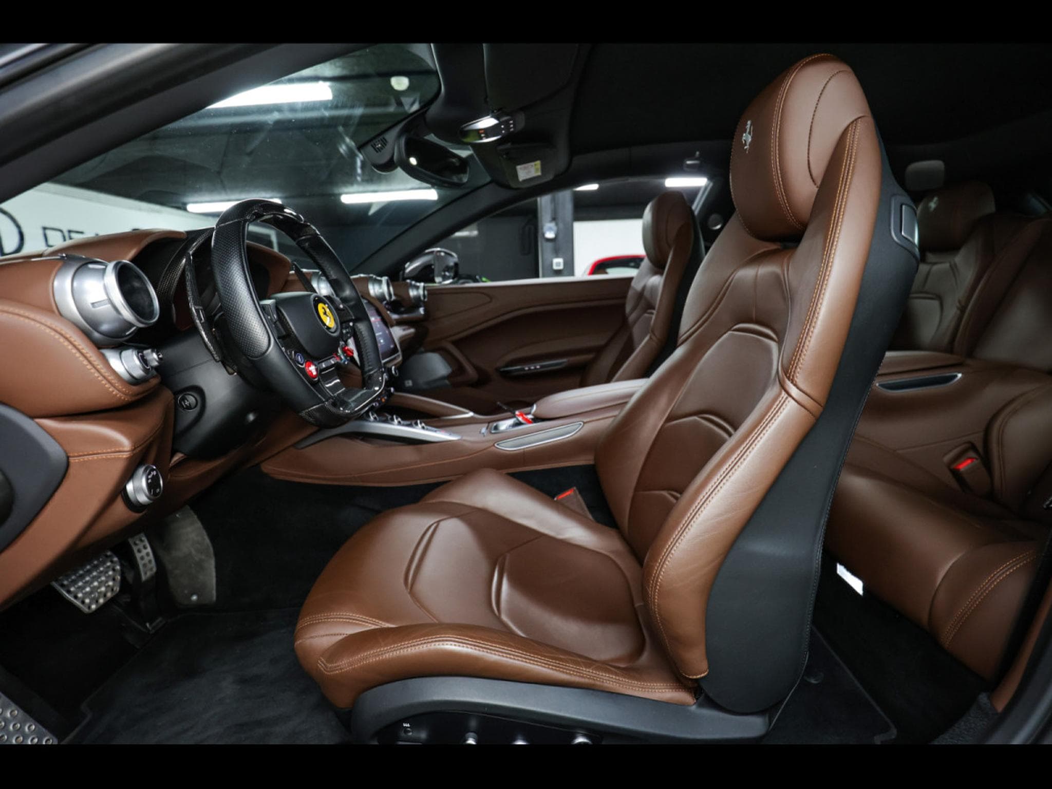 Ferrari GTC4 Lusso 6.3 V12 (690 CH) – GRIGIO FERRO – FERRARI POWER 06/2027 – SE (2018) - Photo 11