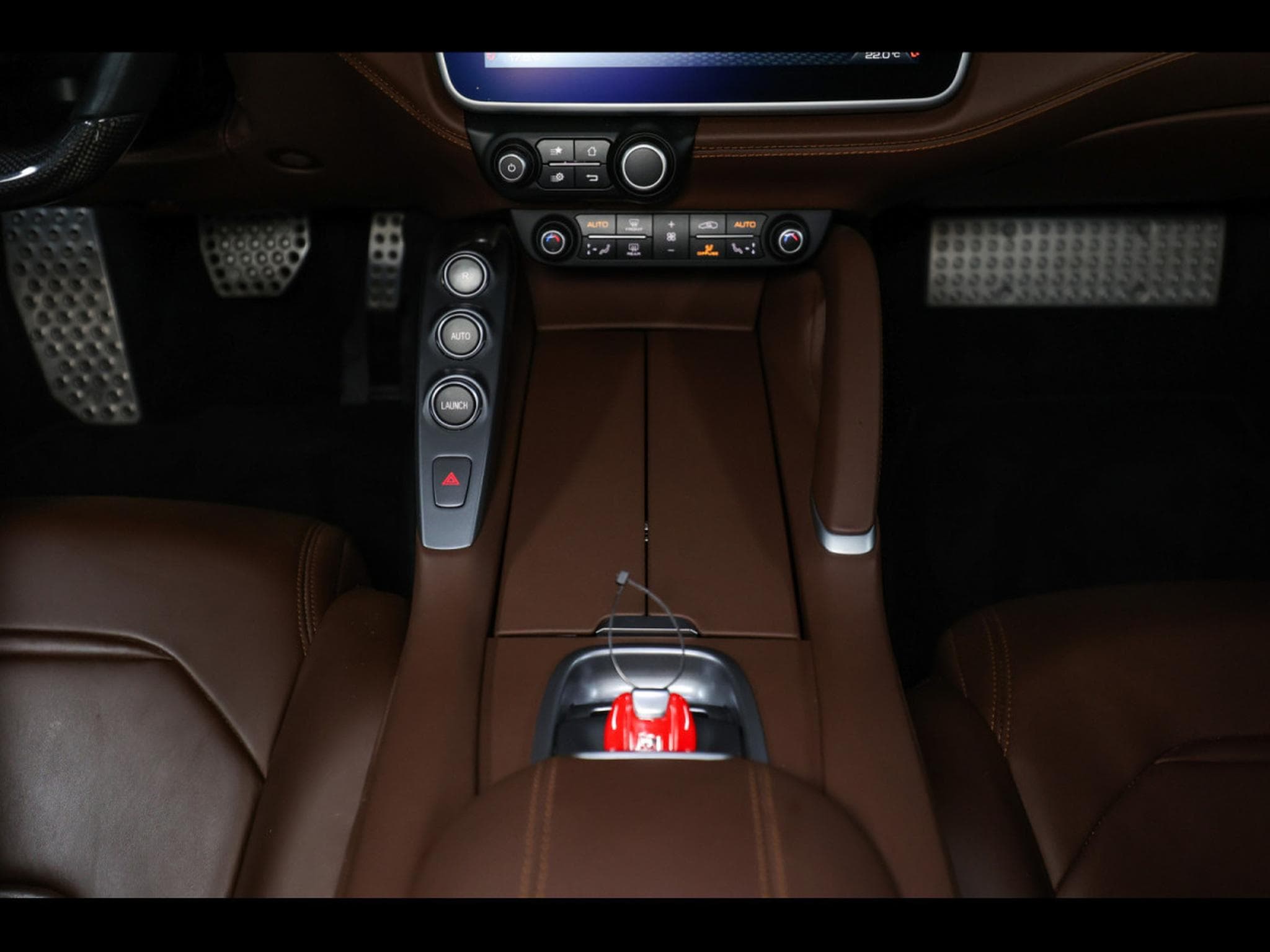 Ferrari GTC4 Lusso 6.3 V12 (690 CH) – GRIGIO FERRO – FERRARI POWER 06/2027 – SE (2018) - Photo 13