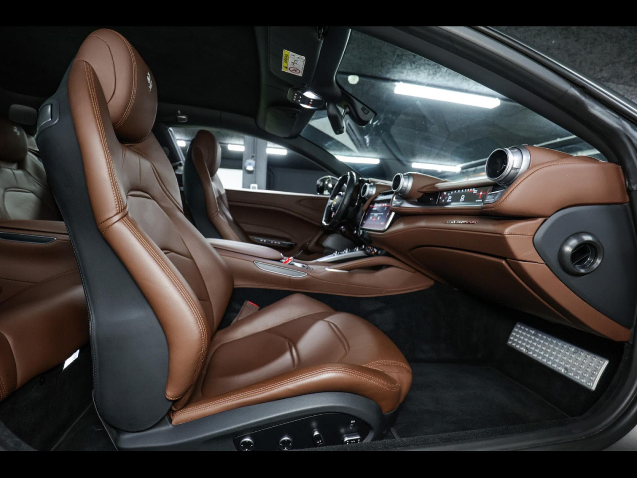 Ferrari GTC4 Lusso 6.3 V12 (690 CH) – GRIGIO FERRO – FERRARI POWER 06/2027 – SE (2018) - Photo 20