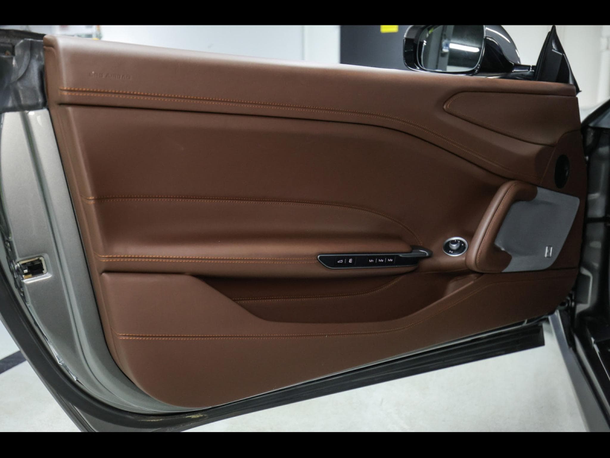 Ferrari GTC4 Lusso 6.3 V12 (690 CH) – GRIGIO FERRO – FERRARI POWER 06/2027 – SE (2018) - Photo 9