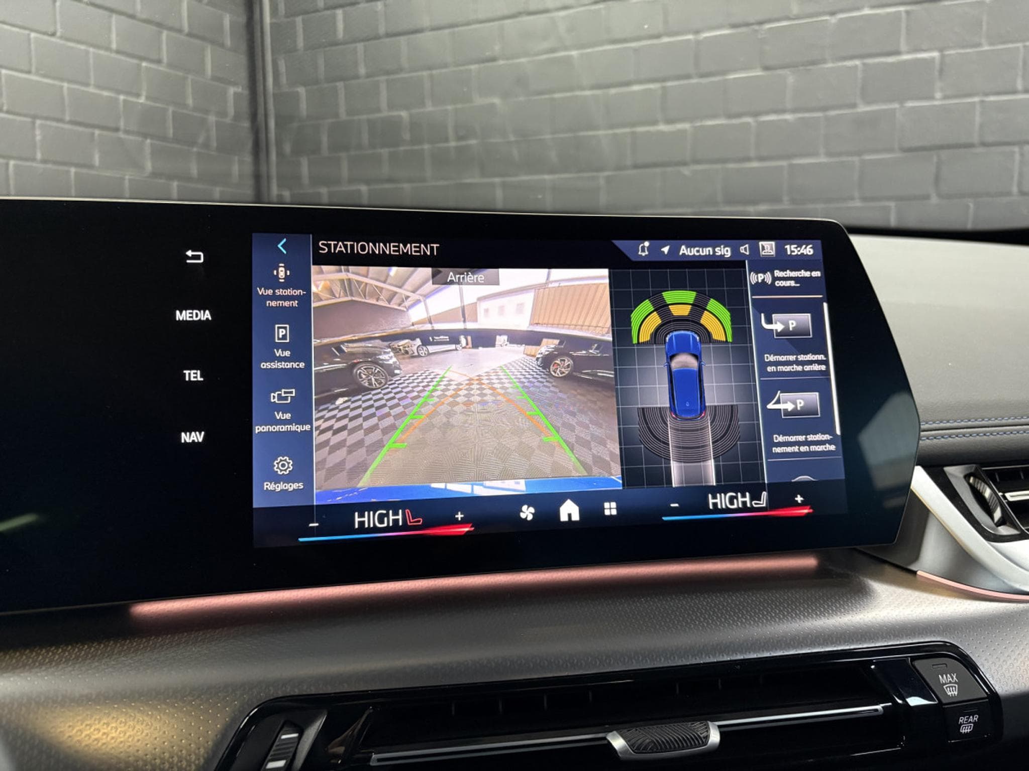 BMW X1 18i sDrive 136 CV M-Sport * Hayon * Caméra * Sièges chauffan (2025) - Foto 15