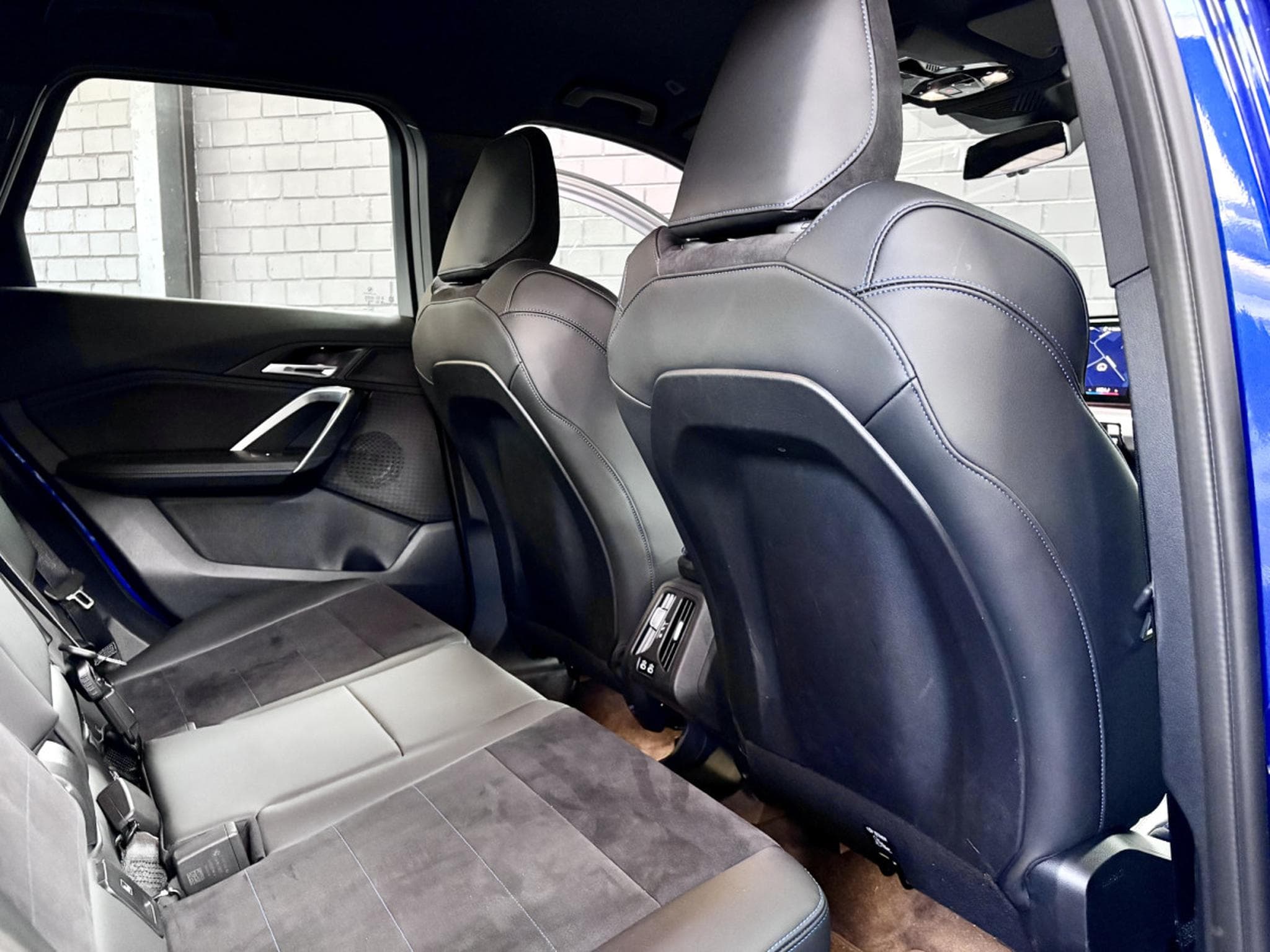 BMW X1 18i sDrive 136 CV M-Sport * Hayon * Caméra * Sièges chauffan (2025) - Foto 20