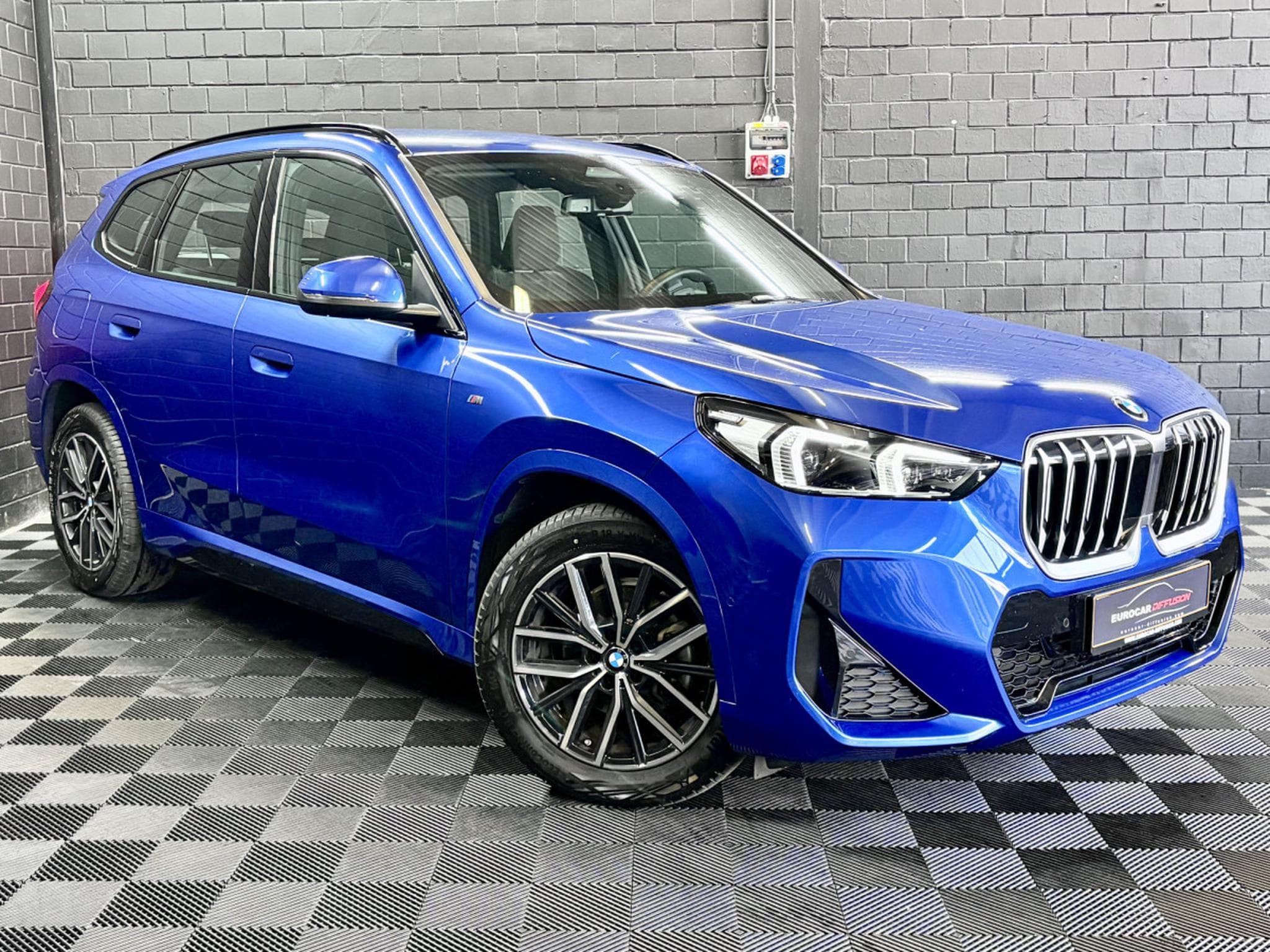 BMW X1 18i sDrive 136 CV M-Sport * Hayon * Caméra * Sièges chauffan (2025) - Foto 3