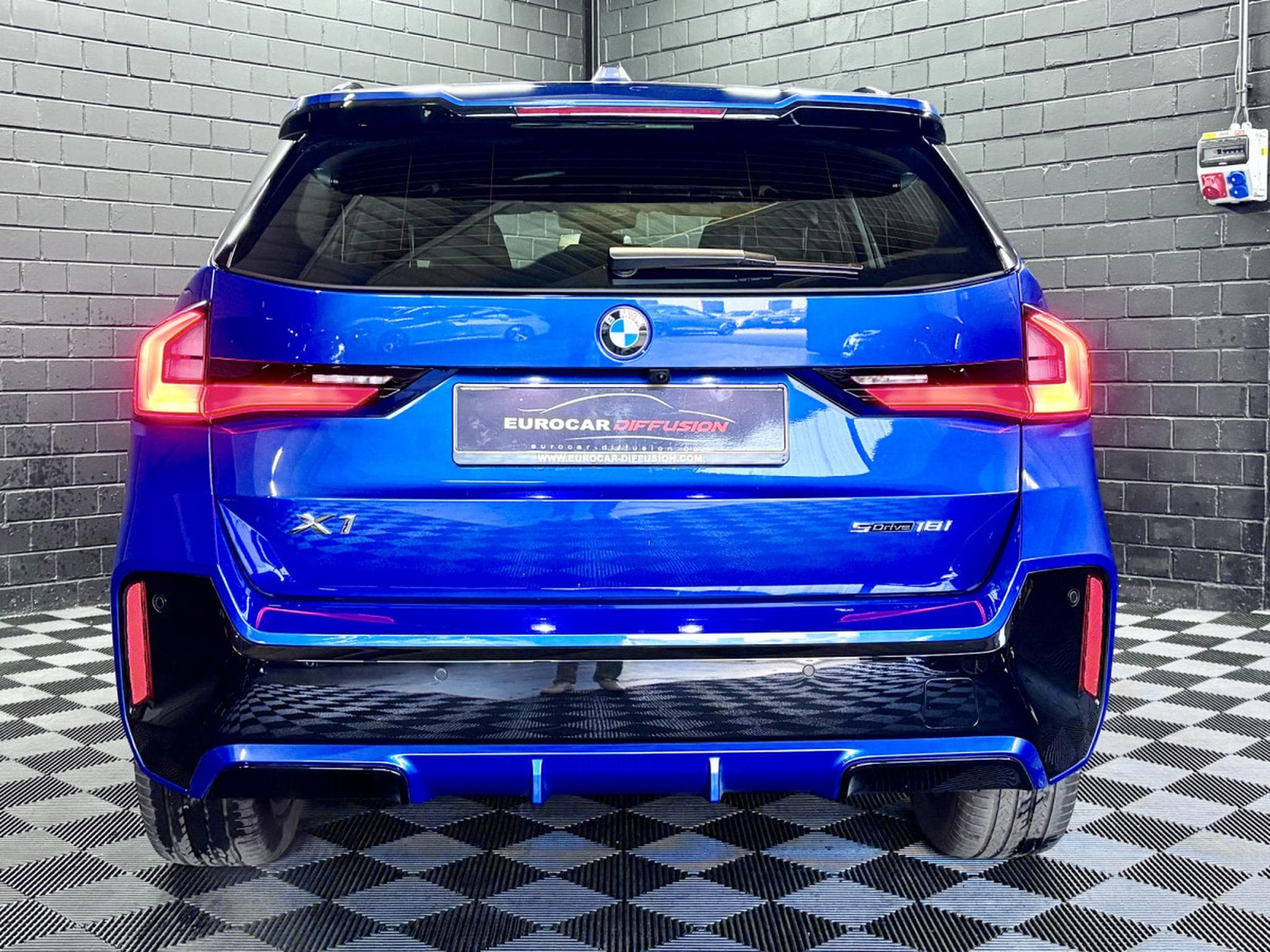 BMW X1 18i sDrive 136 CV M-Sport * Hayon * Caméra * Sièges chauffan (2025) - Foto 5