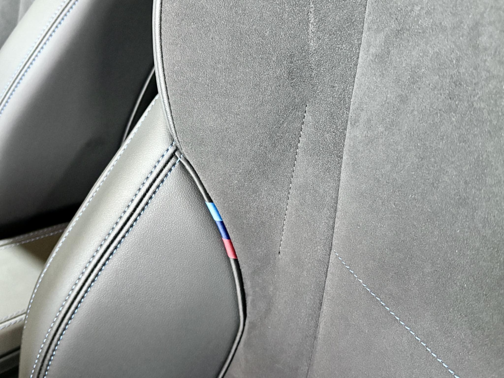 BMW X1 18i sDrive 136 CV M-Sport * Hayon * Caméra * Sièges chauffan (2025) - Foto 8