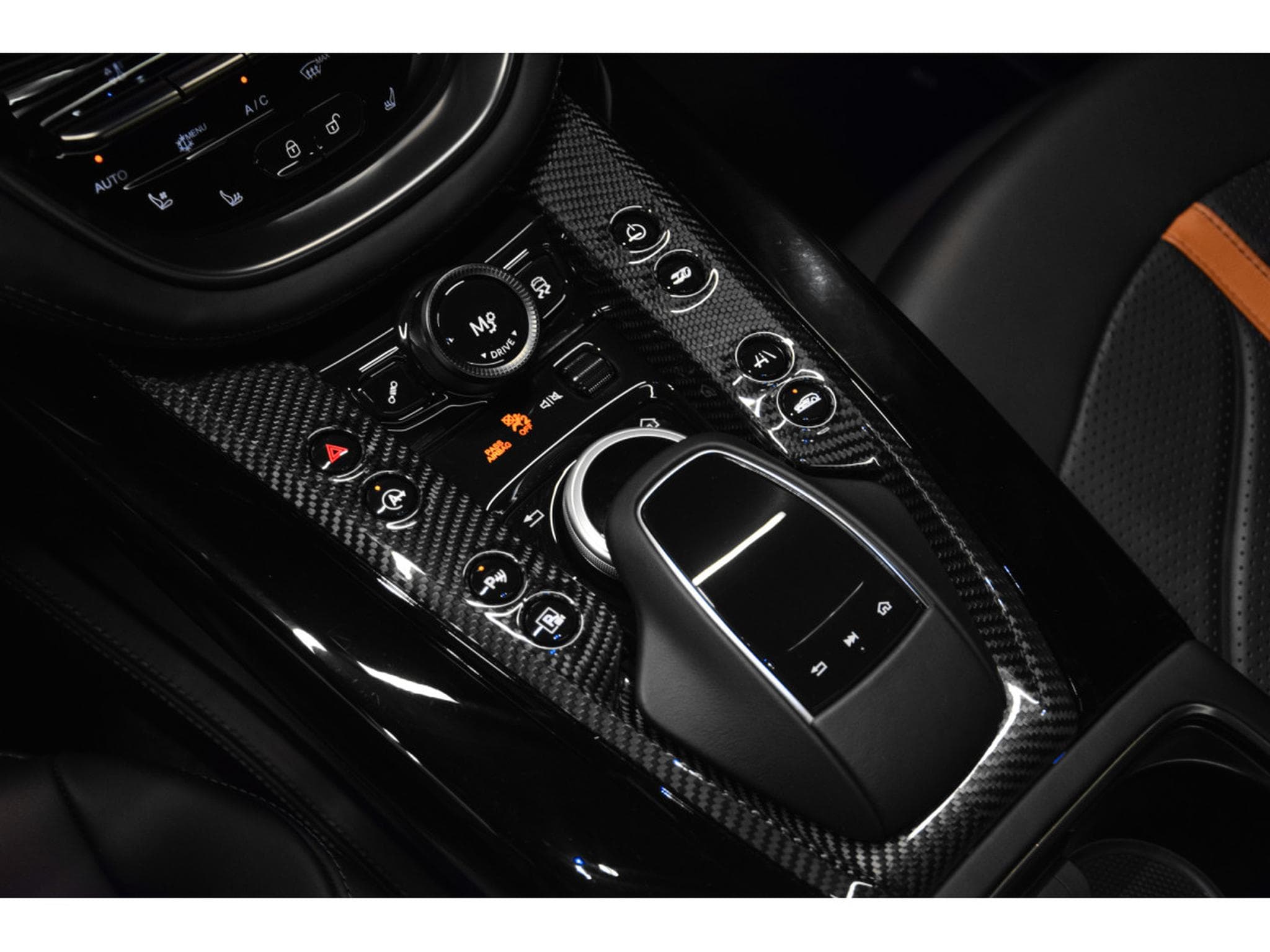 Aston-Martin DBX 707 4.0 V8 Bi-Turbo - ULTRAMARINE BLACK (2024) - Foto 10