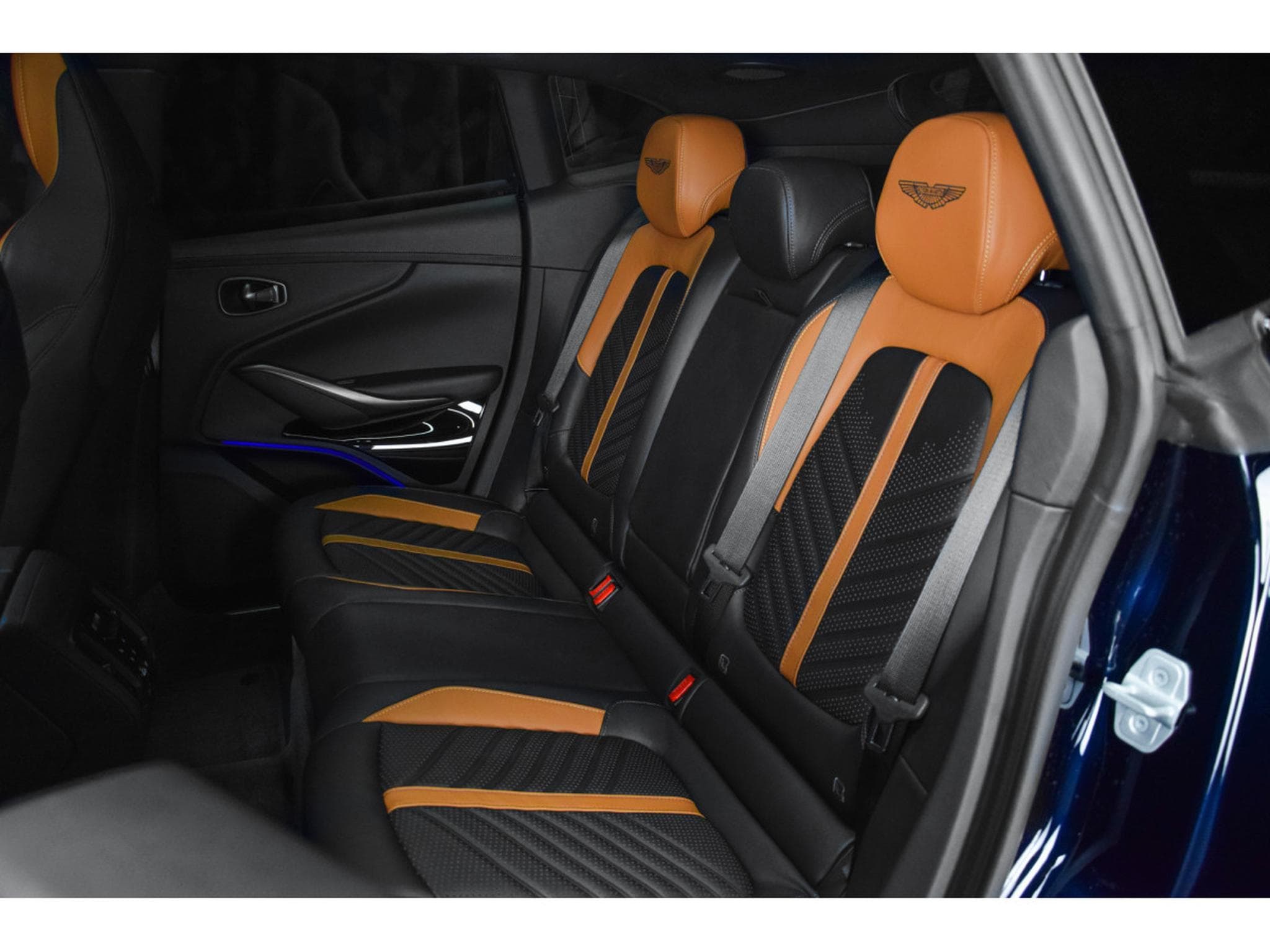 Aston-Martin DBX 707 4.0 V8 Bi-Turbo - ULTRAMARINE BLACK (2024) - Foto 11