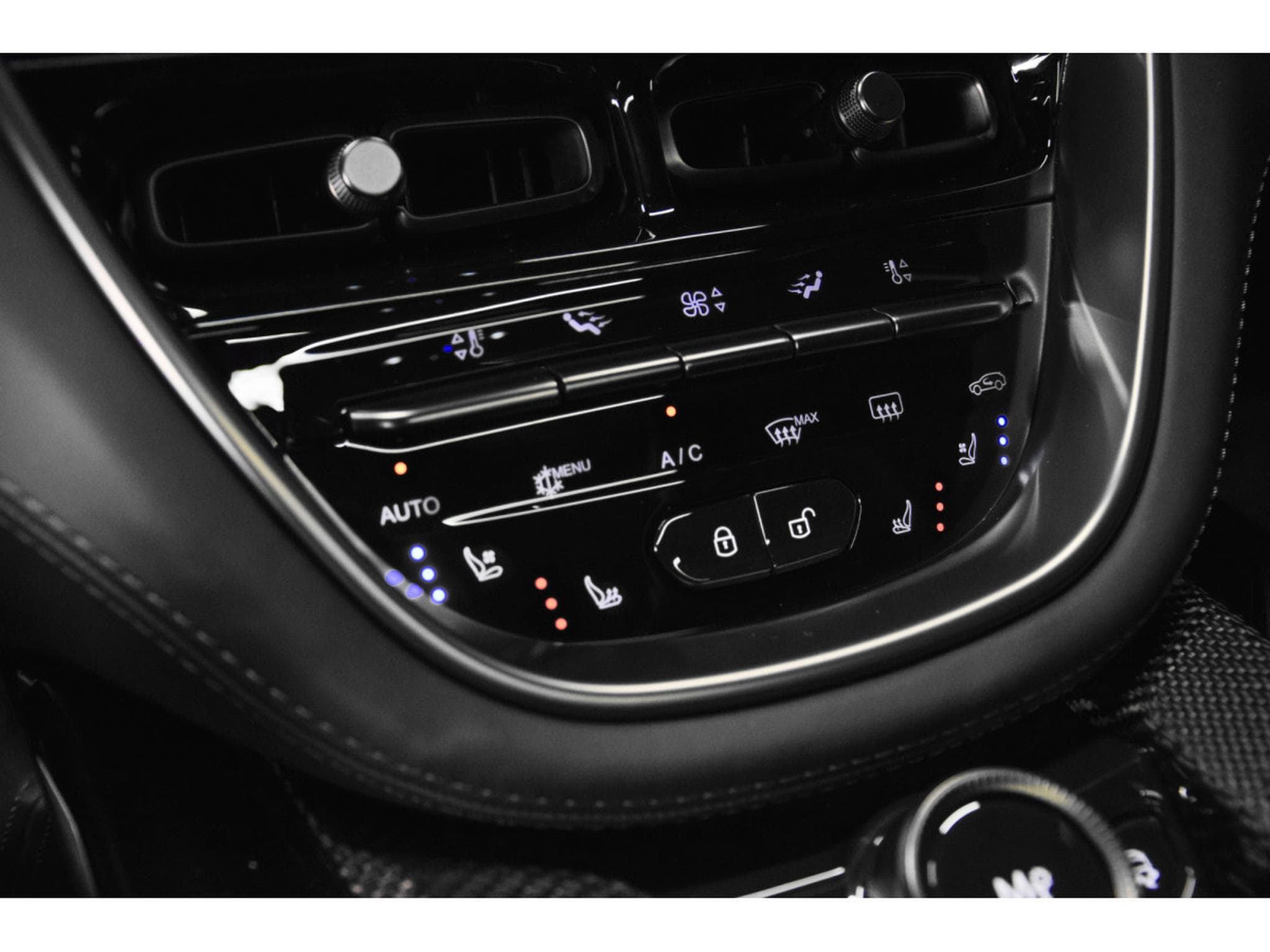 Aston-Martin DBX 707 4.0 V8 Bi-Turbo - ULTRAMARINE BLACK (2024) - Foto 15