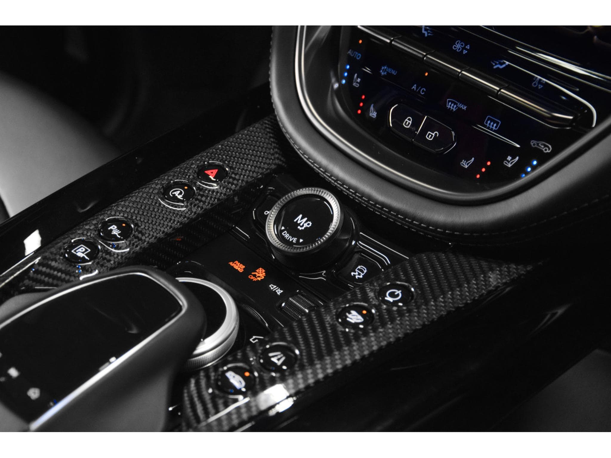 Aston-Martin DBX 707 4.0 V8 Bi-Turbo - ULTRAMARINE BLACK (2024) - Foto 21