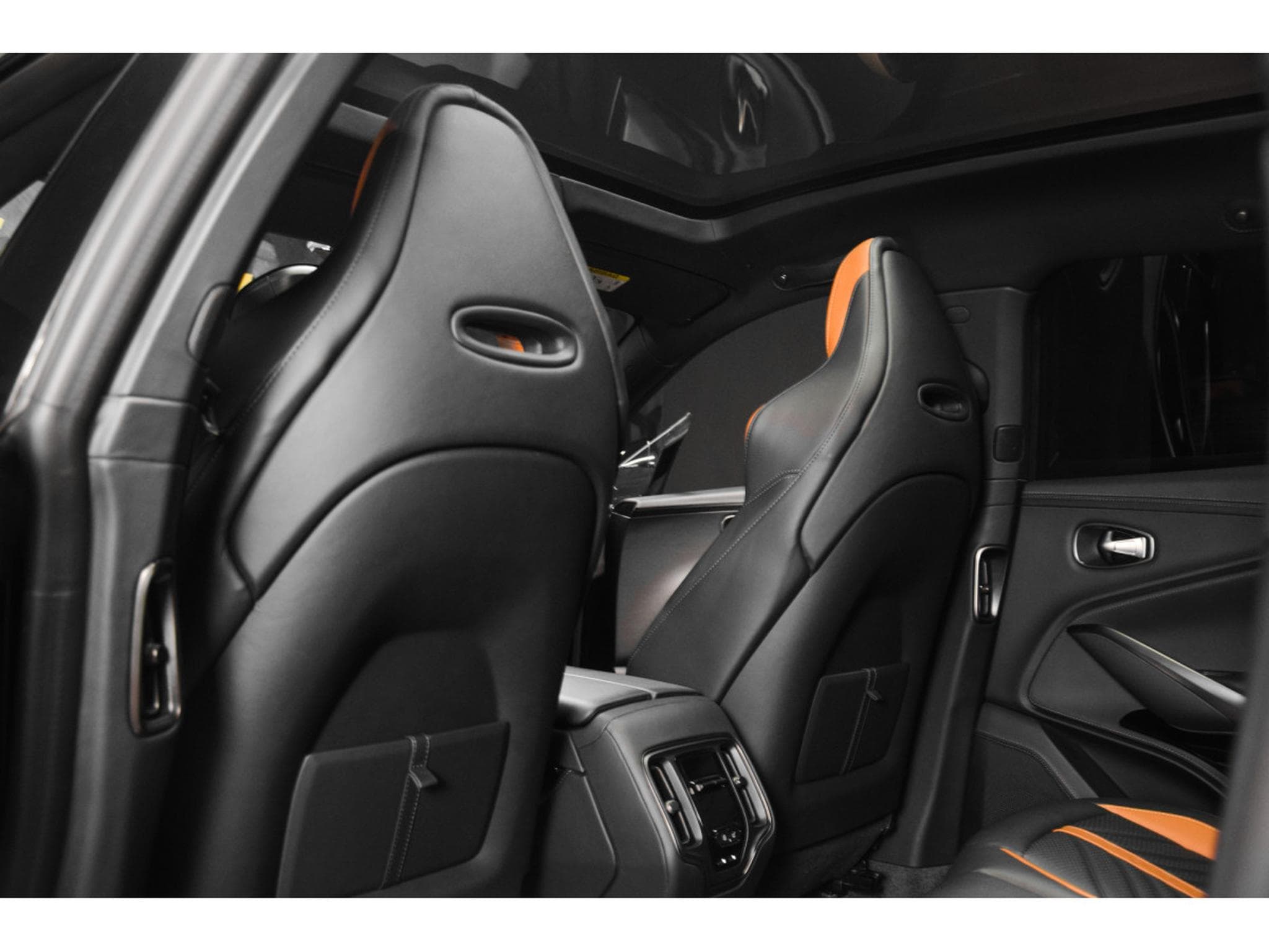 Aston-Martin DBX 707 4.0 V8 Bi-Turbo - ULTRAMARINE BLACK (2024) - Foto 27