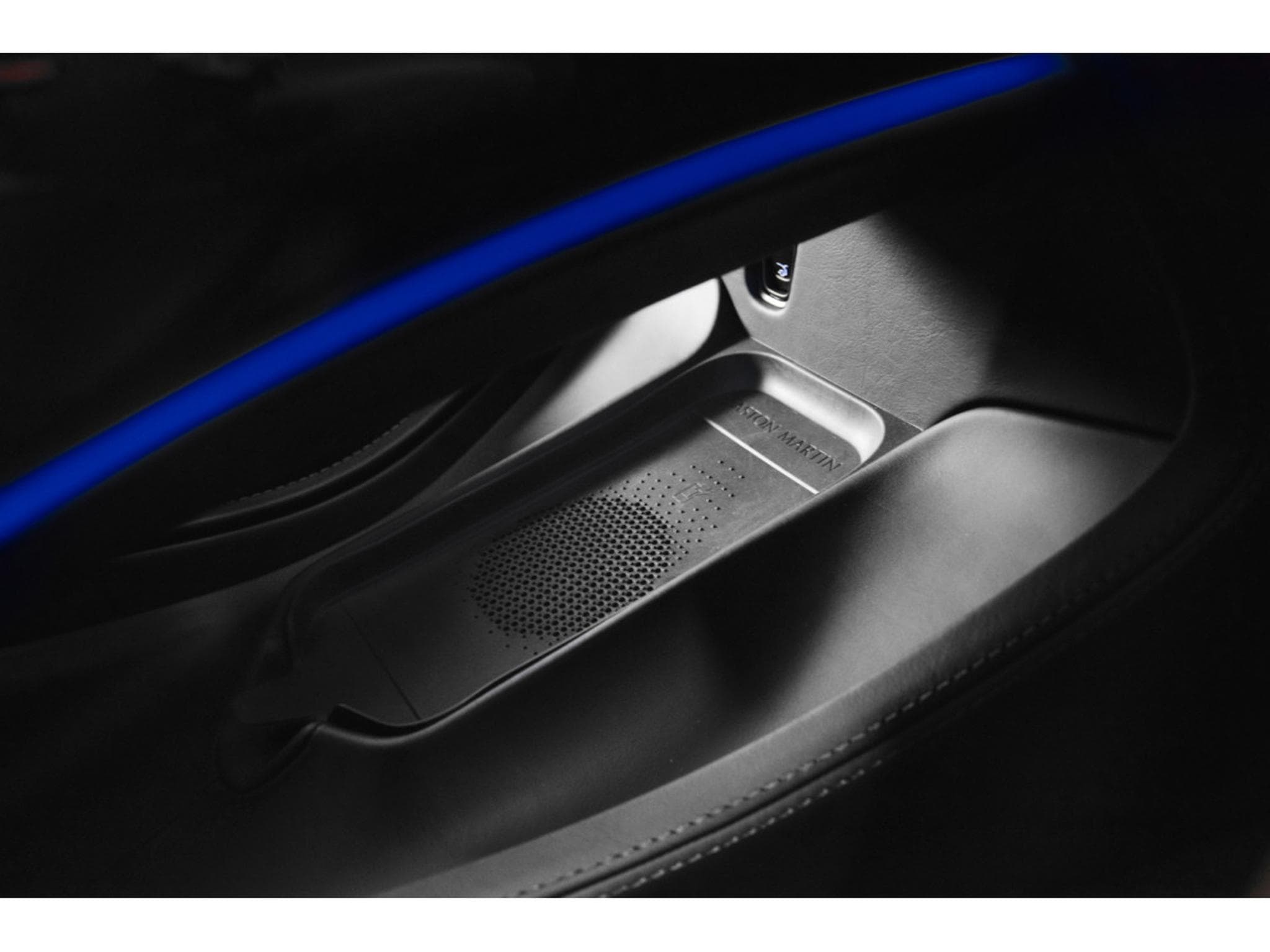 Aston-Martin DBX 707 4.0 V8 Bi-Turbo - ULTRAMARINE BLACK (2024) - Foto 30