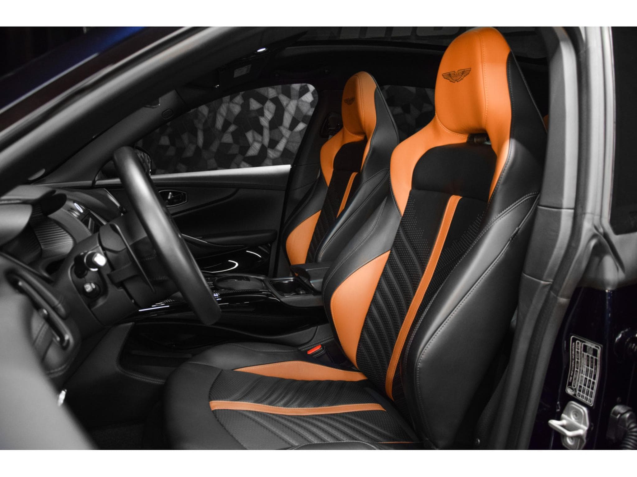 Aston-Martin DBX 707 4.0 V8 Bi-Turbo - ULTRAMARINE BLACK (2024) - Foto 9