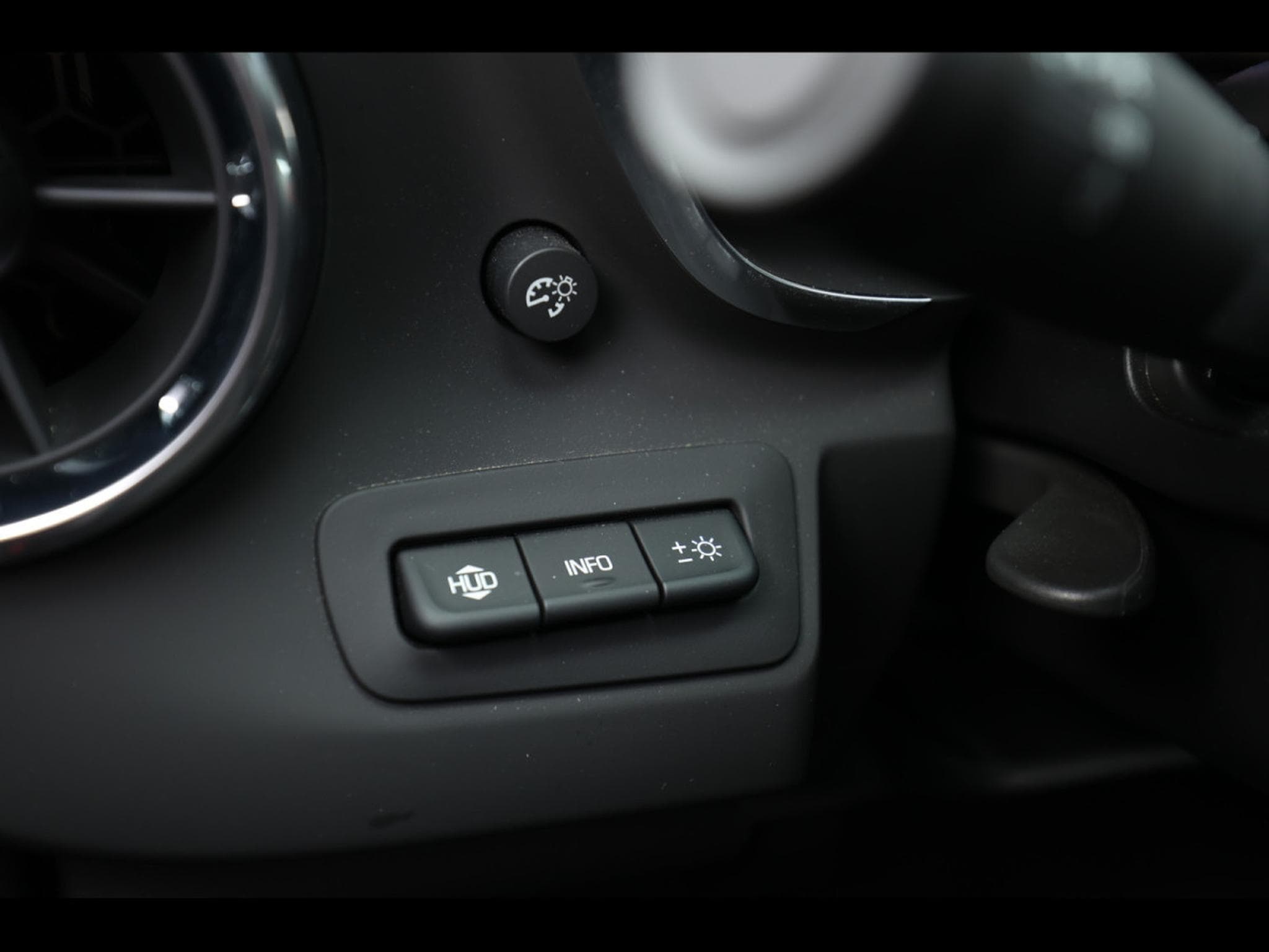 Chevrolet Camaro ZL1°MANUAL 6°PANO°RECARO°KEYLESS°BOSE°KAM°HUD (2020) - Photo 23