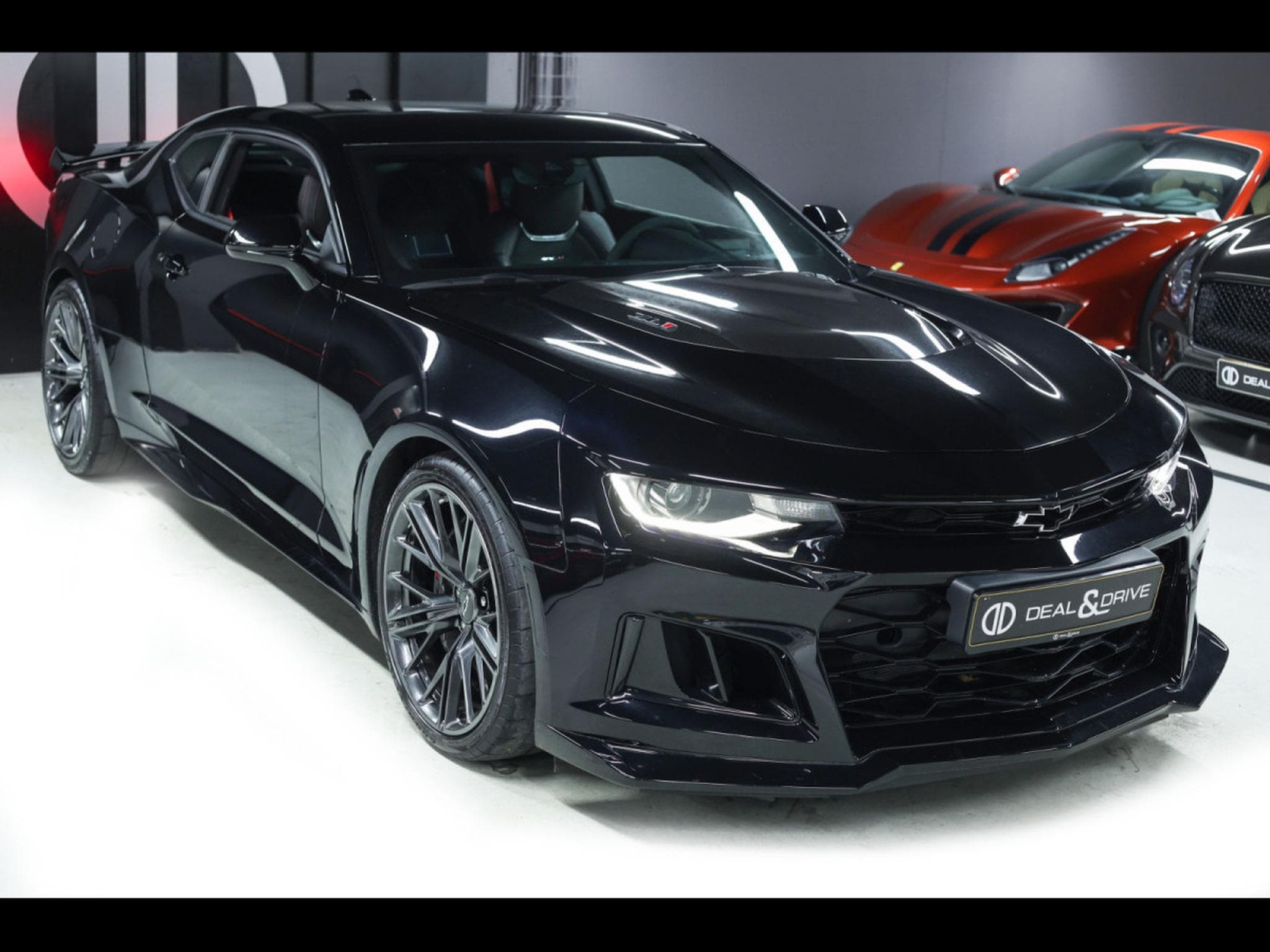 Chevrolet Camaro ZL1°MANUAL 6°PANO°RECARO°KEYLESS°BOSE°KAM°HUD (2020) - Photo 6